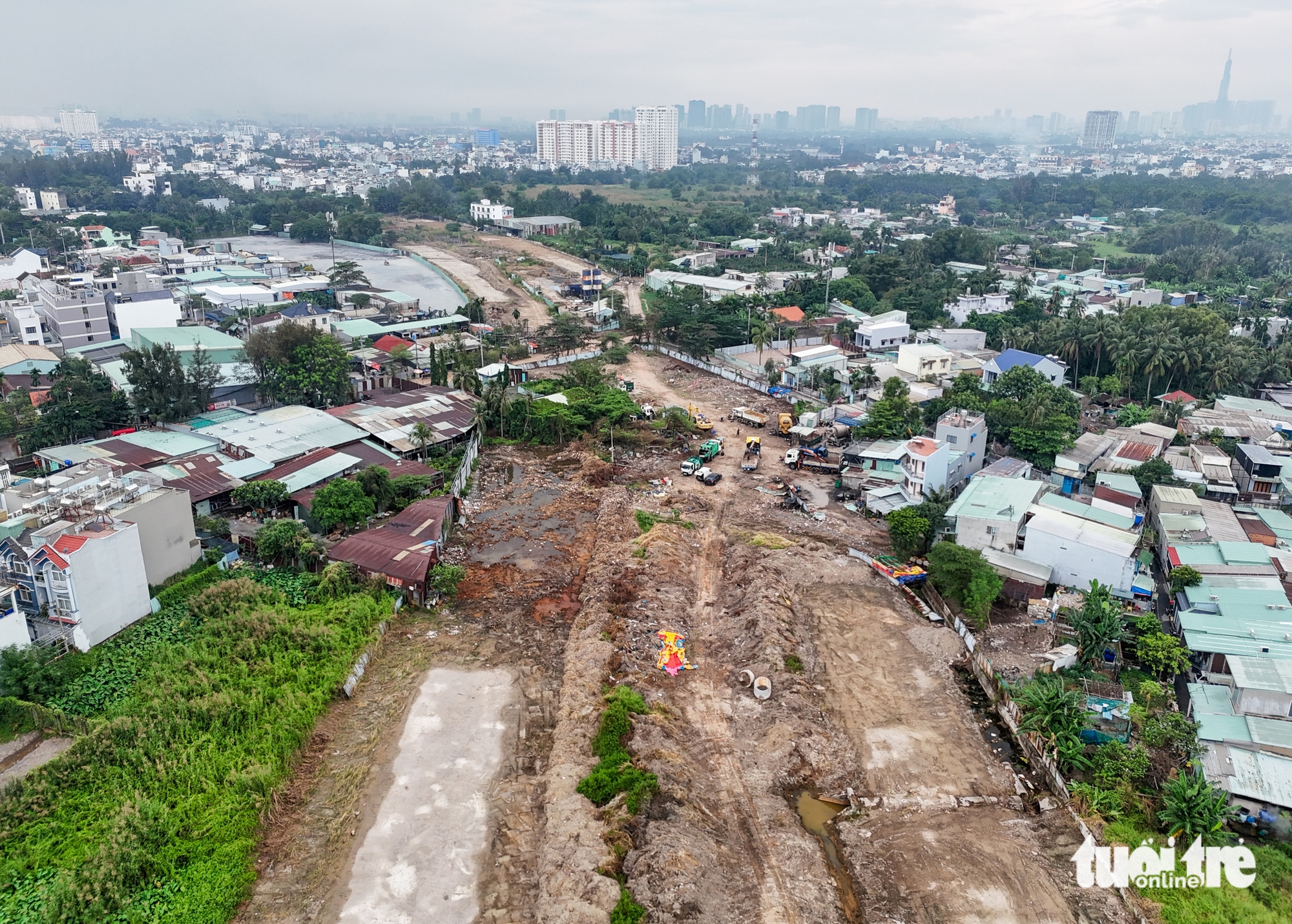 胡志明市2.7公里二环线清理场地，政府解除决议后准备重新施工