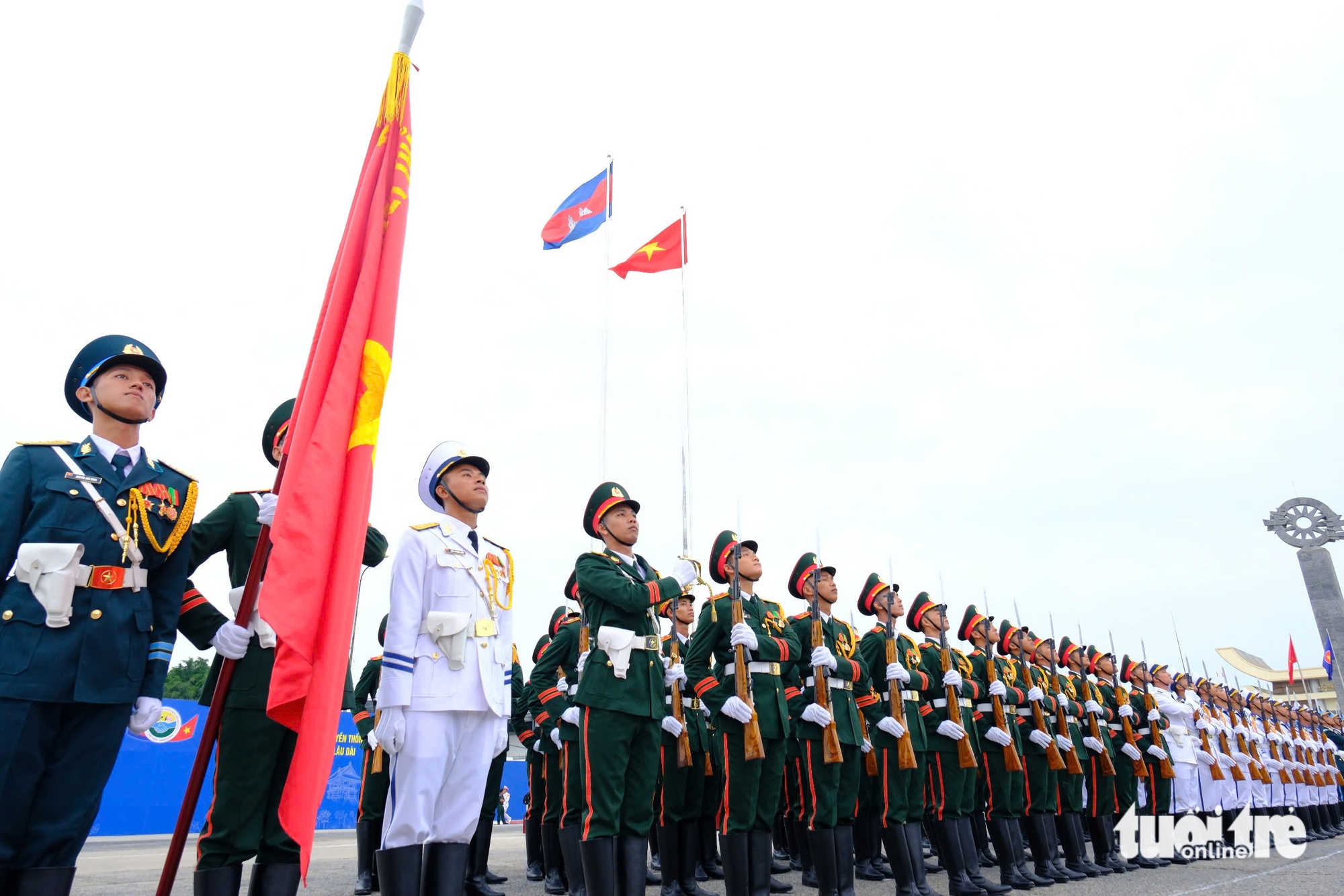 部长潘文江与西宁省工作，准备越南-柬埔寨国防交流