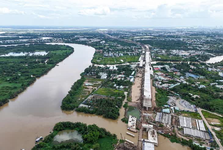 胡志明市环城3路14.7公里高架桥因'风雨'延误进度