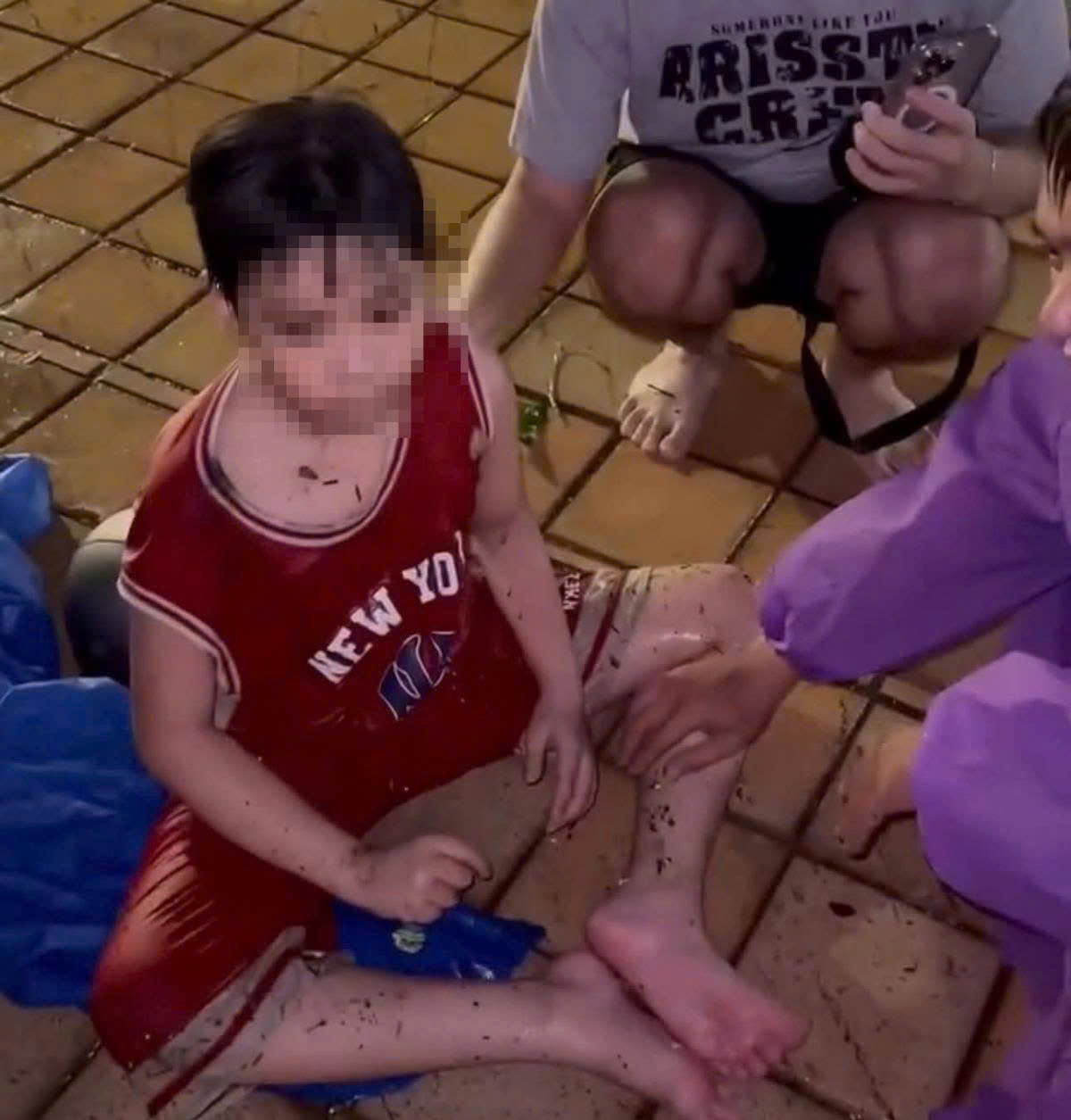 男孩‘从广南漂流到岘港被救活’是假消息