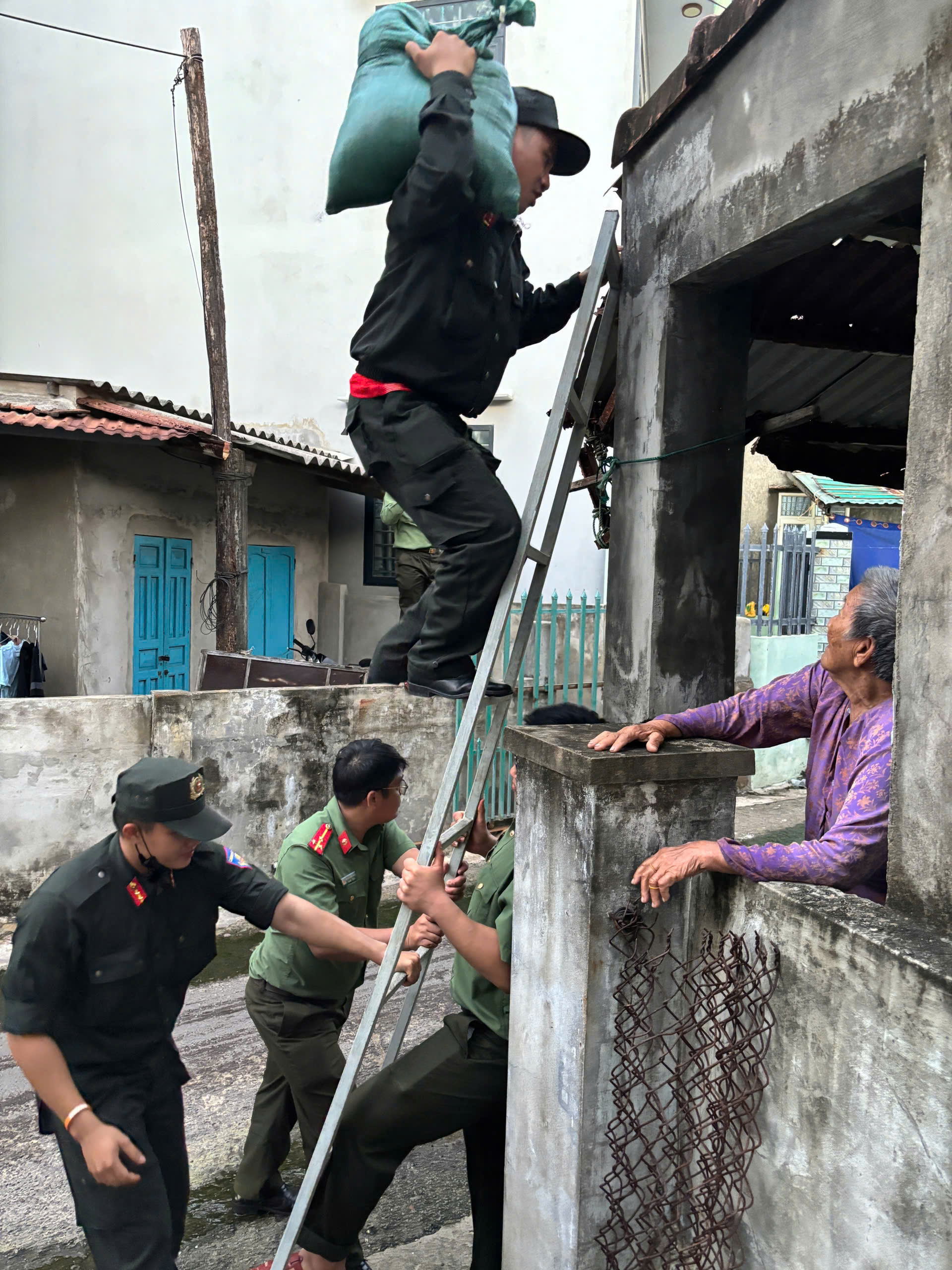 达乐省领导动员民众疏散，嘉莱省6,654户紧急疏散躲避13号台风