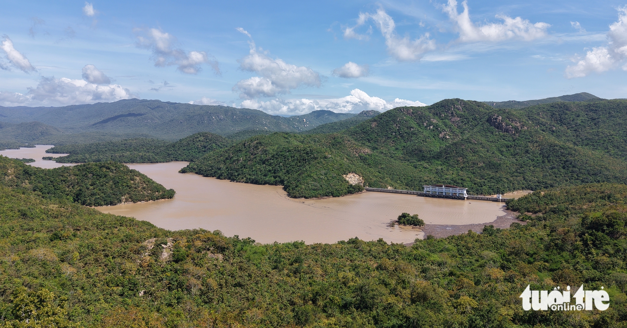 无人机拍摄平顺旧区曾创纪录泄洪的松瓜湖和龙松湖