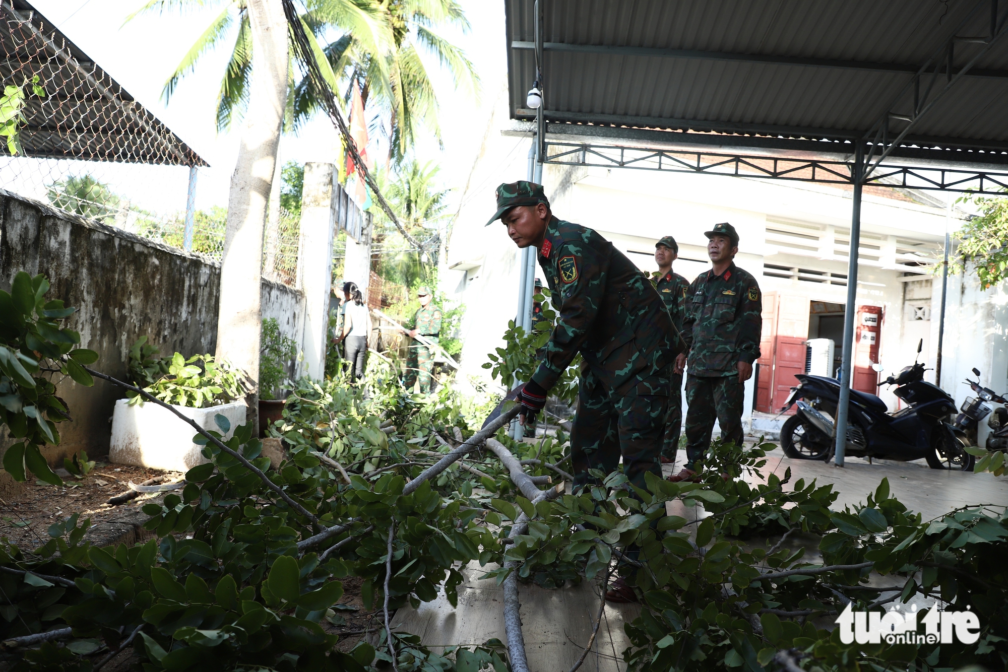 预计接近台风卡尔梅吉中心的地区如何应对？