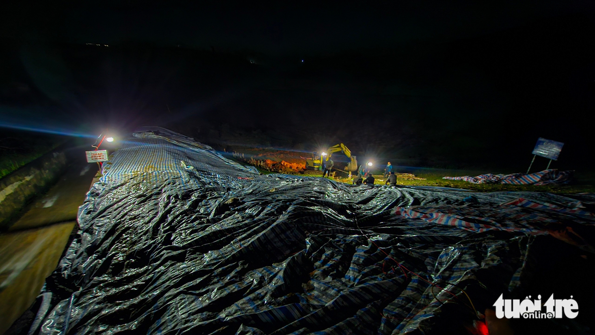 在林同紧急修建工程以防止大型水库决堤