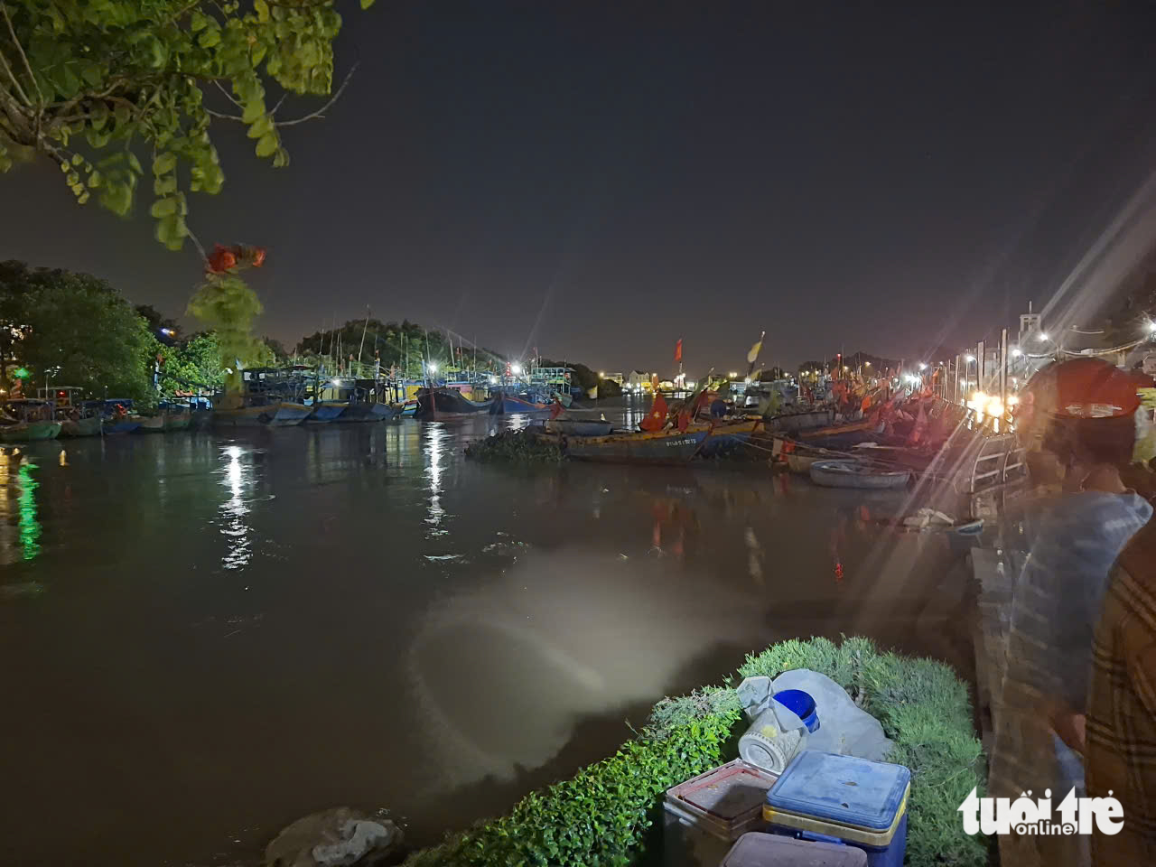 平顺省旧河口地区洪水水位上涨，1号国道夜间封锁