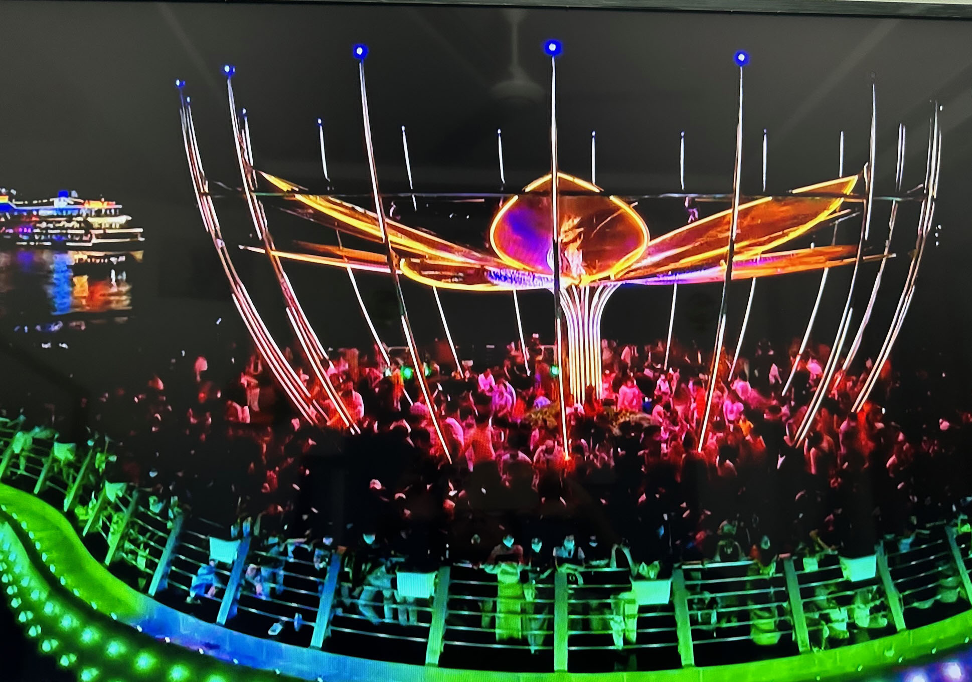 芹苴水乡节日气氛热烈