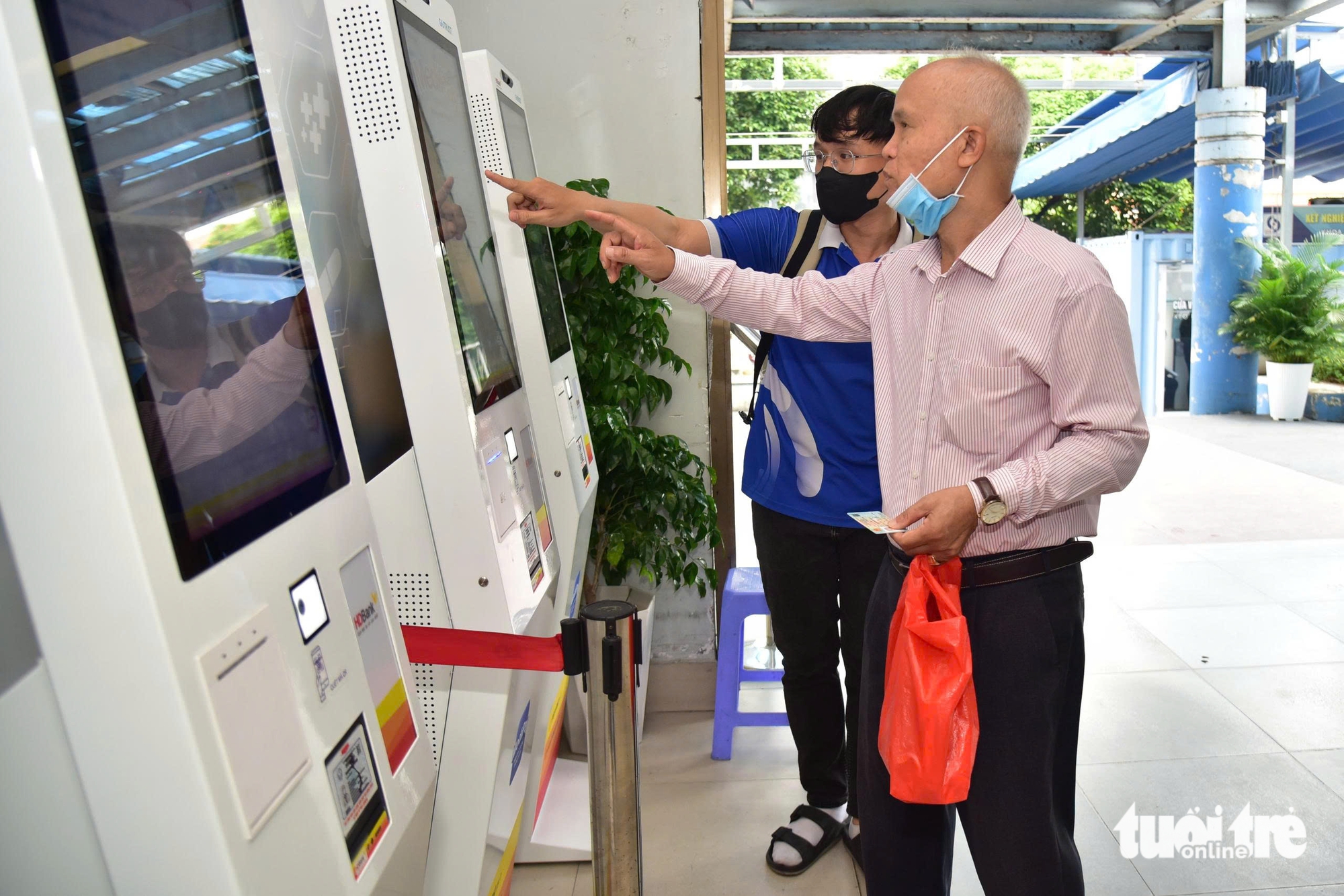 胡志明市医院'冲刺赛跑'淘汰纸质病历
