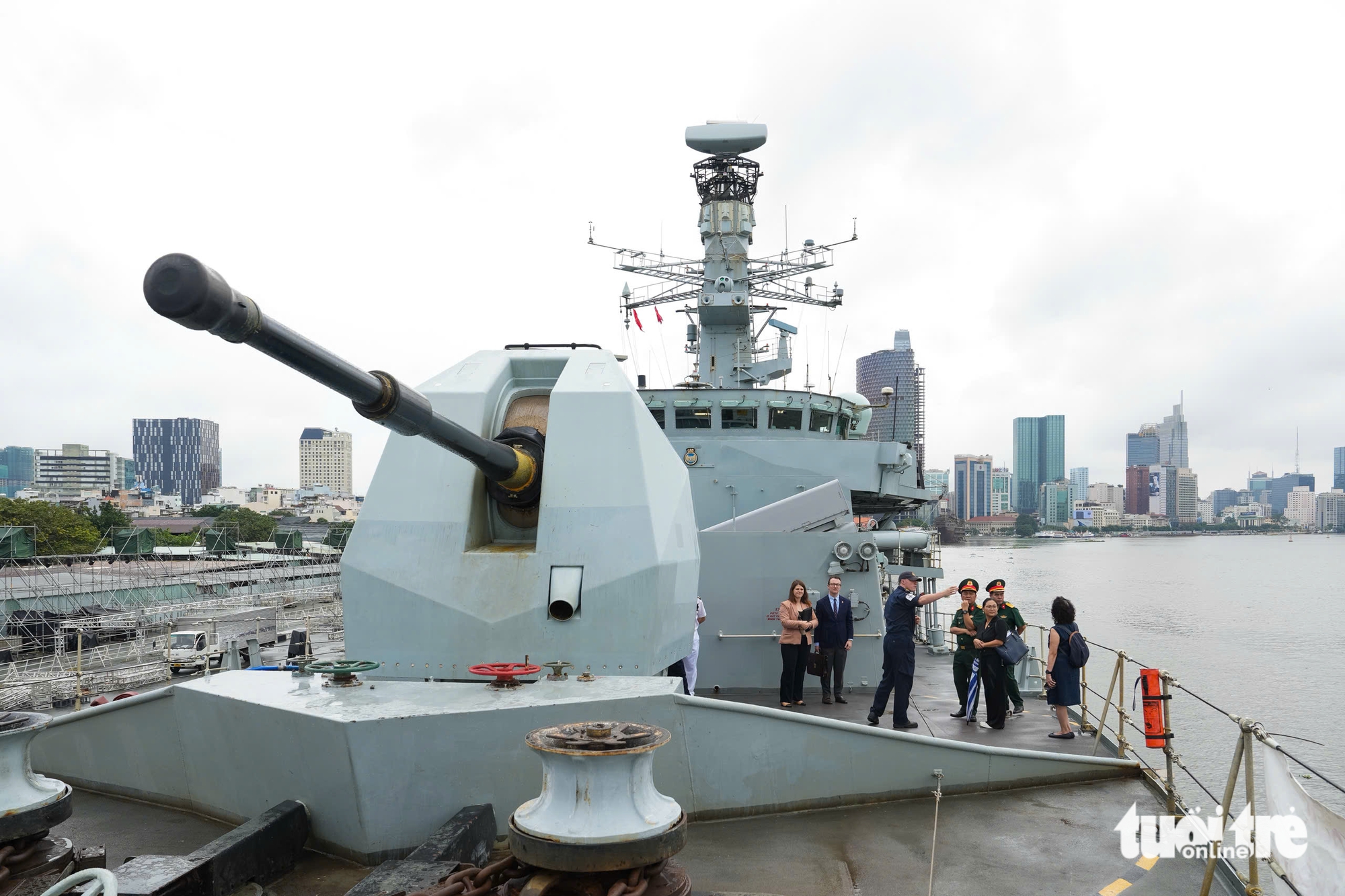 英国海军舰艇HMS Richmond时隔四年重返越南