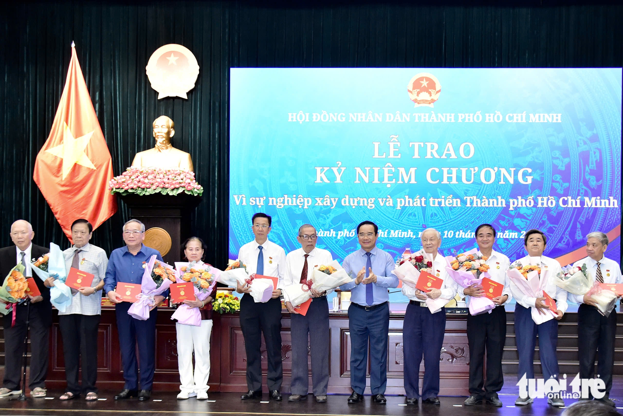 胡志明市人民议会通过多项支持与社会福利政策