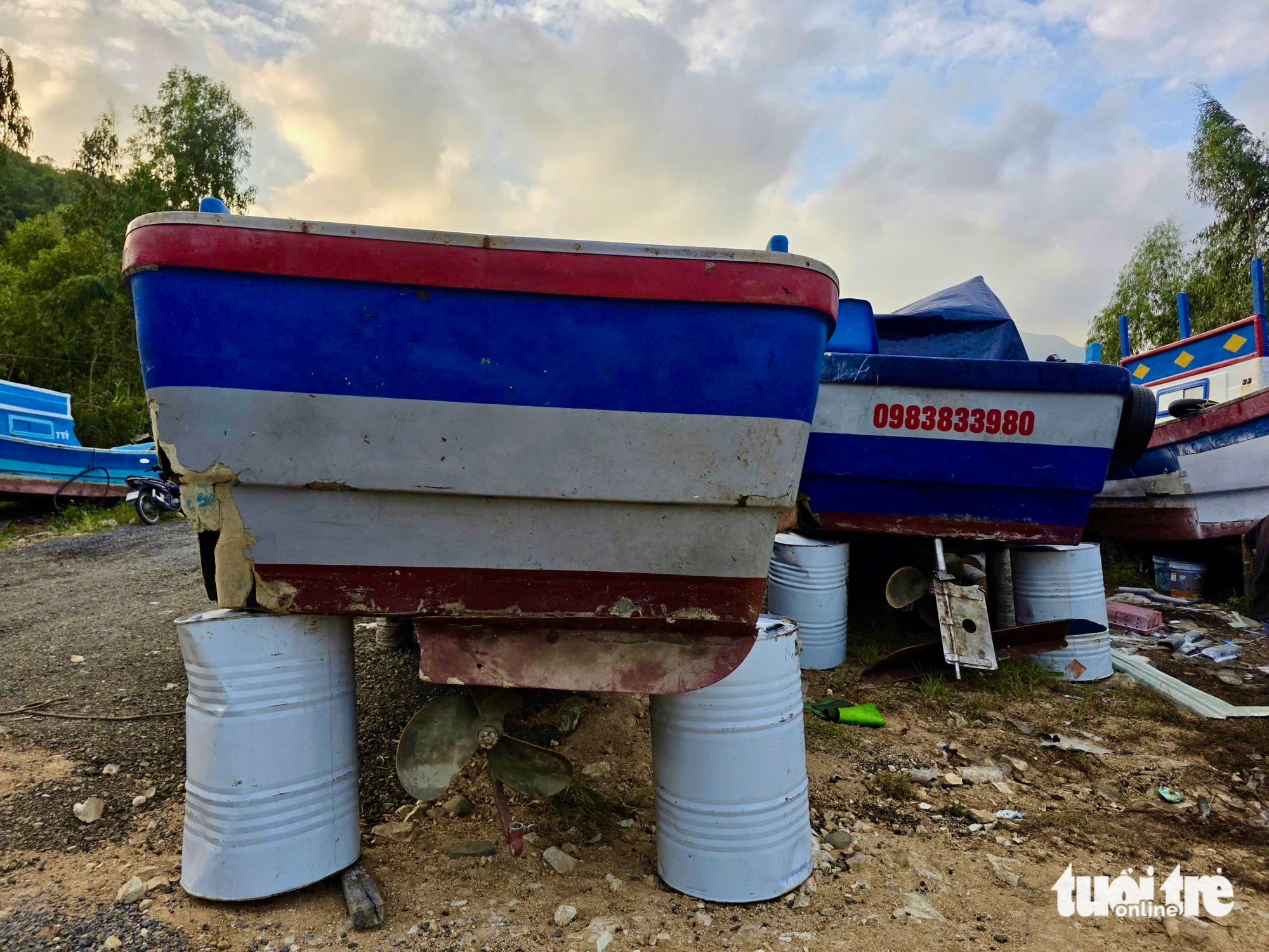 第13号台风后修船竞赛：船厂超负荷，船主焦急等待出海日