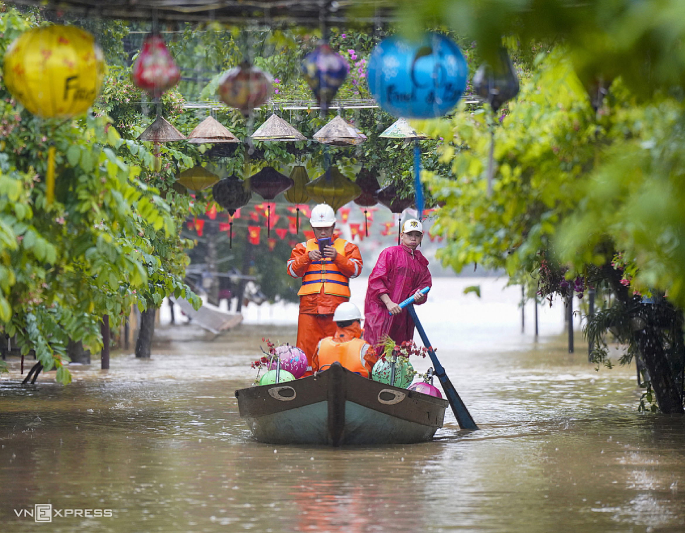 中部洪水致10人死亡,5人失踪