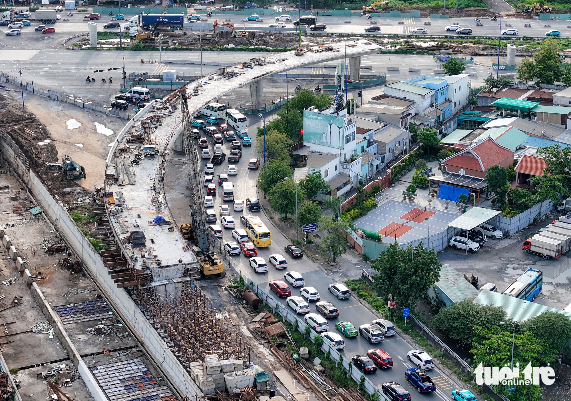 9月2日假期后车辆返回胡志明市：高速公路拥堵，出入口仍稳定