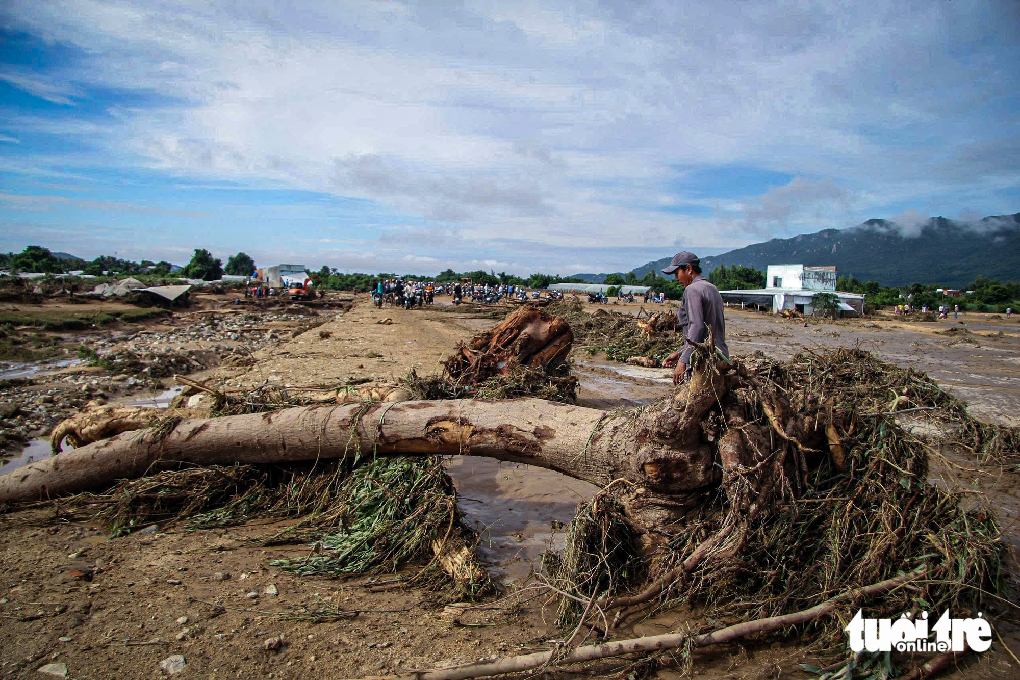 绥丰自建水库溃坝：民众愤怒，要求追究责任