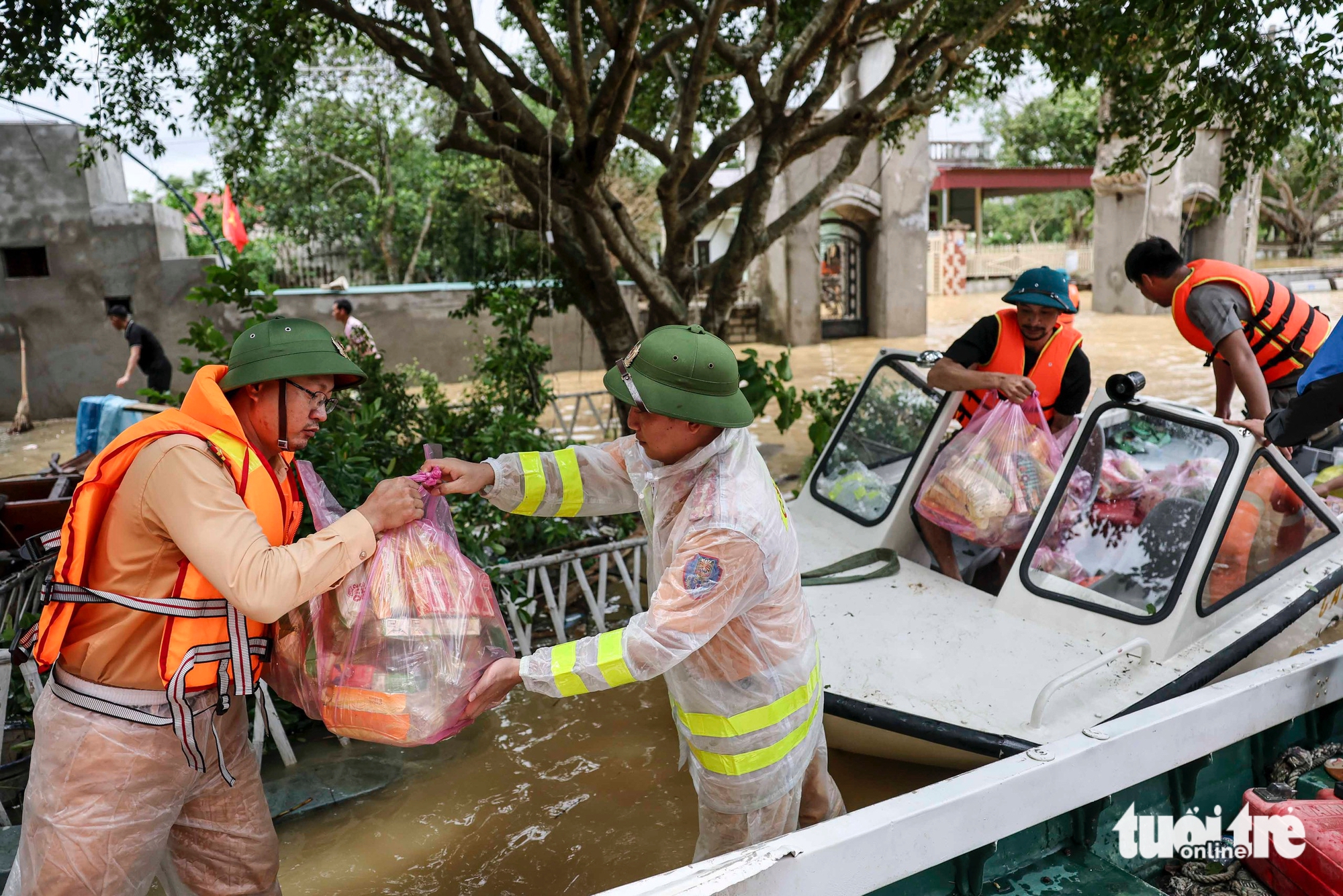 中部最深洪水地区令人难忘的居民景象