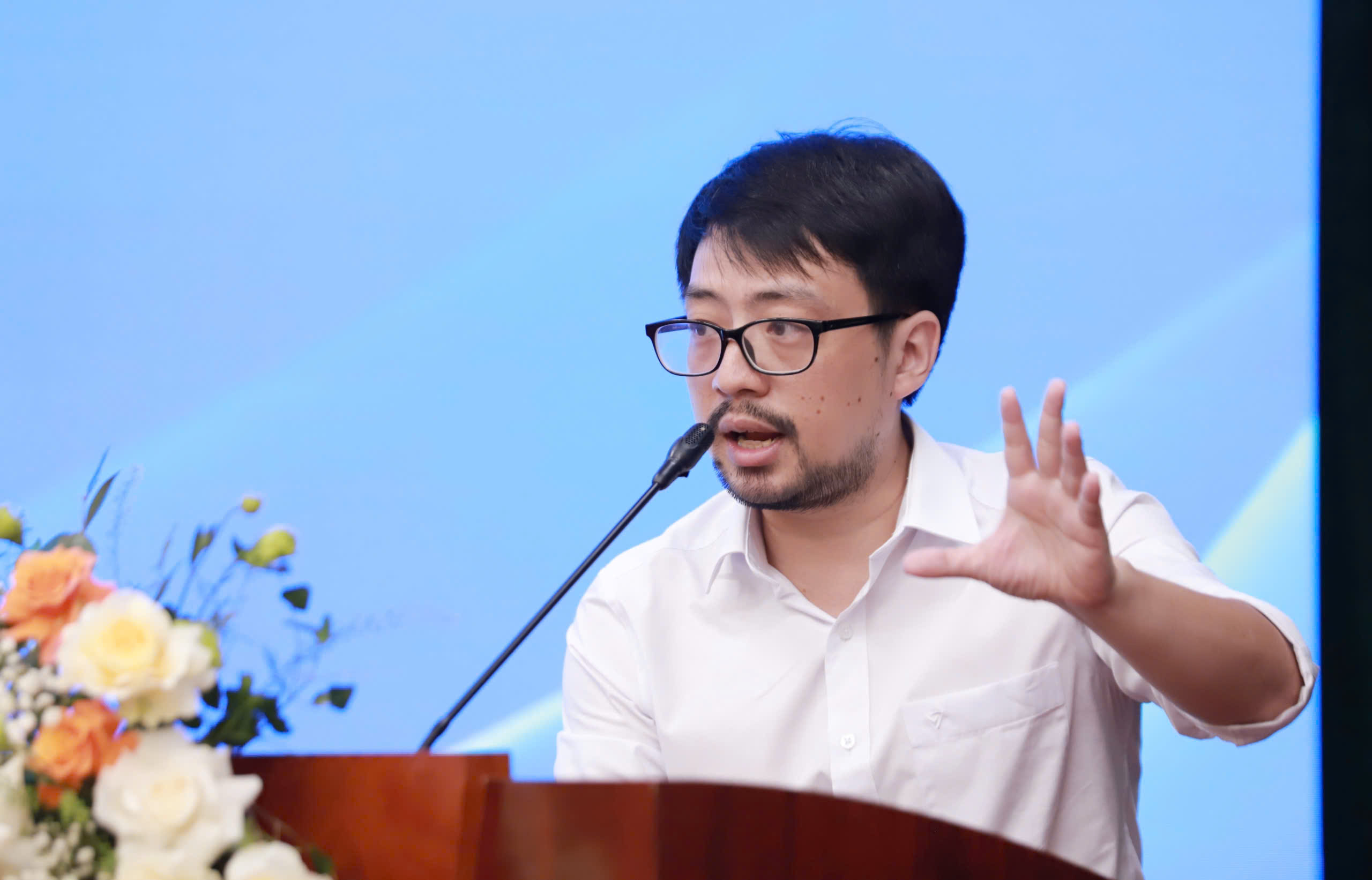 专家'献策'在AI时代保住工作
