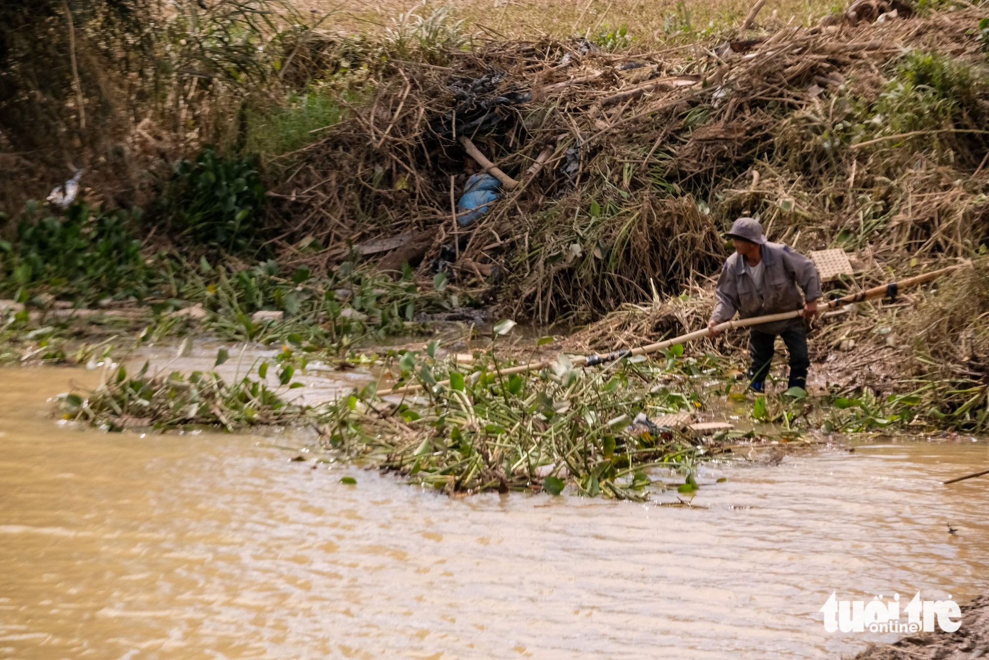 林同省最大蔬菜区在洪水后一片狼藉的景象令人心痛