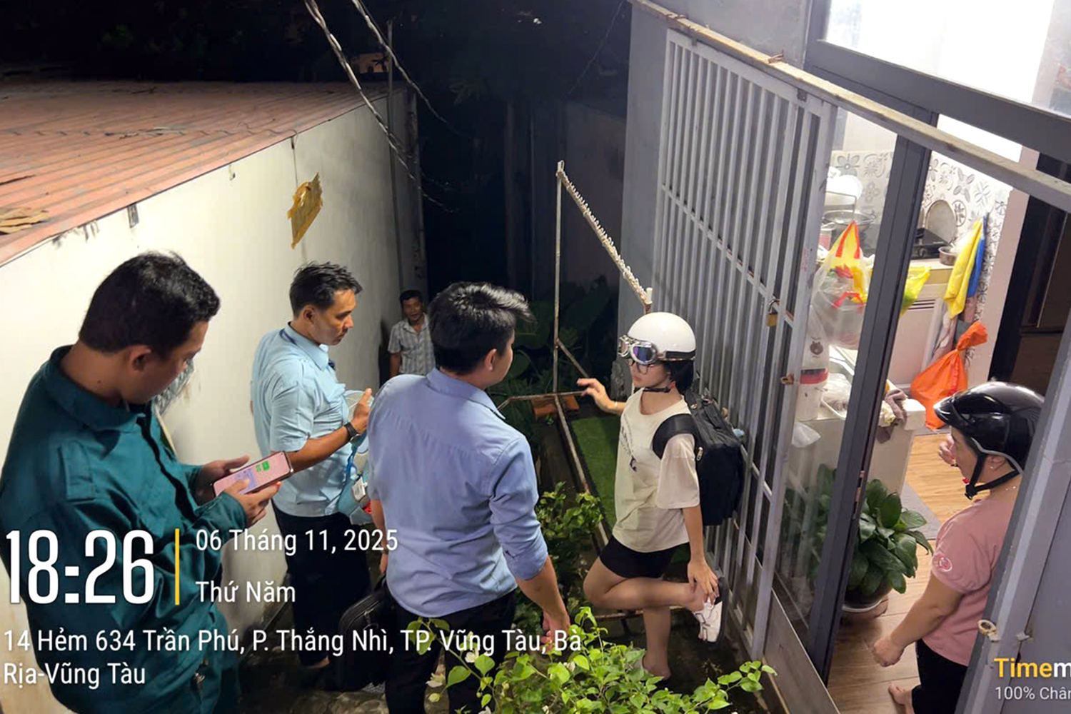 头顿市许多居民紧急撤离滑坡危险区域