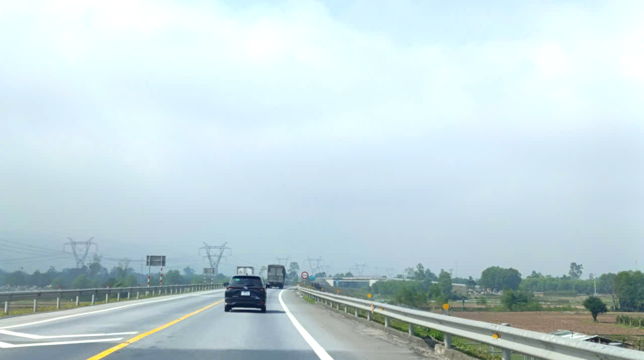 一系列缺陷，Cam Lộ - La Sơn高速公路上的事故风险