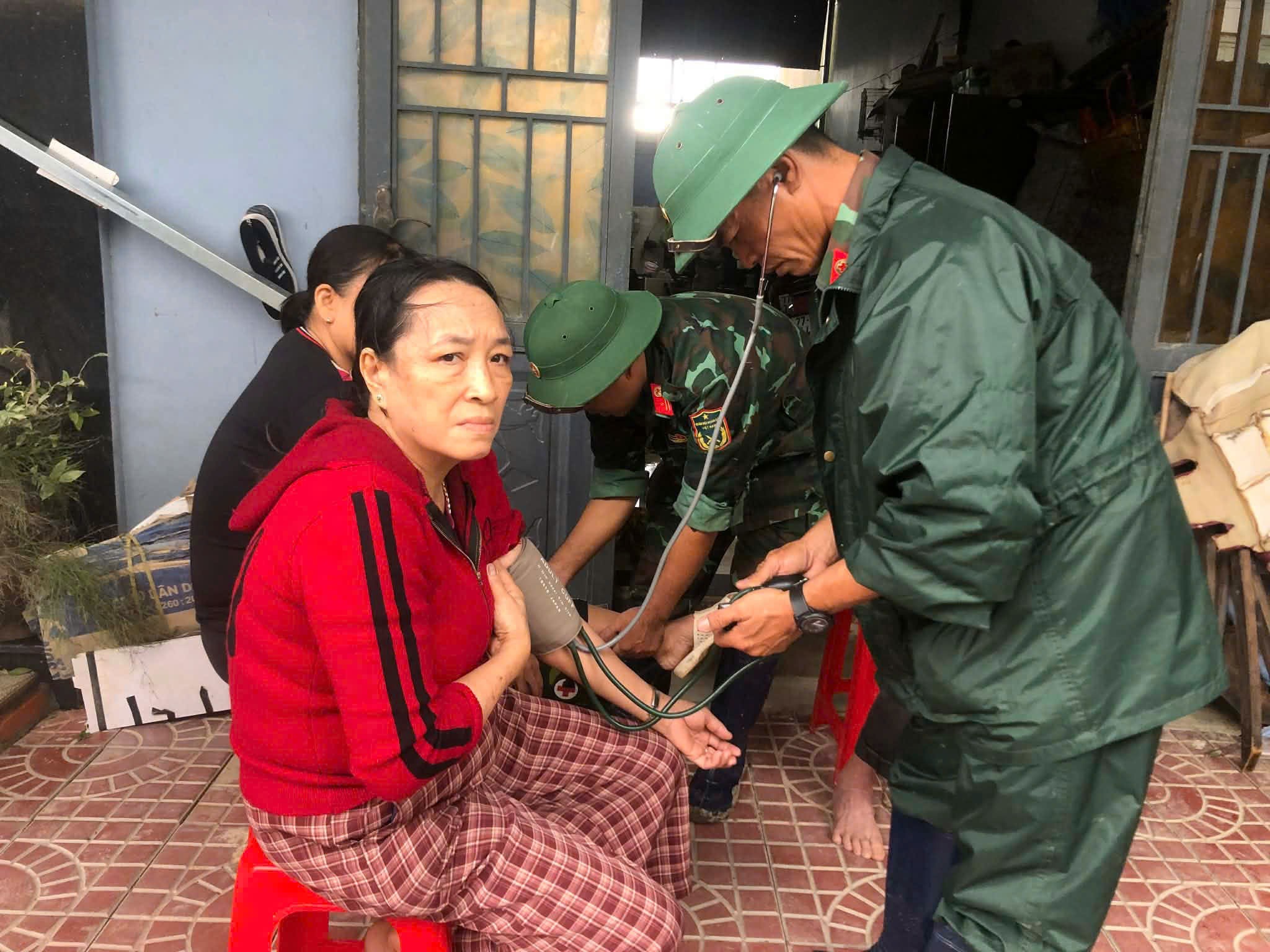 第五军区增派部队前往达乐省、嘉莱省援助民众