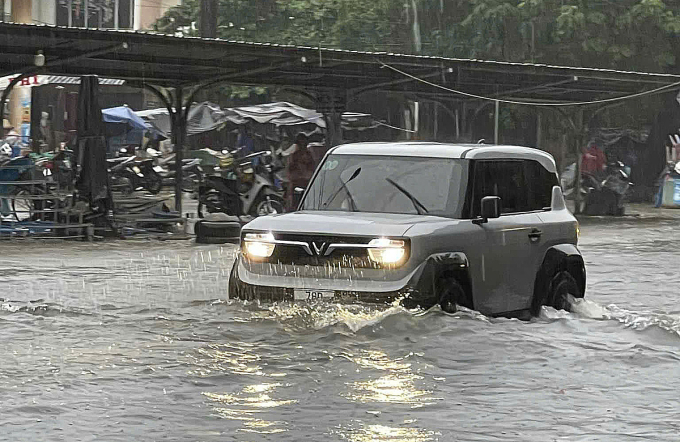绥和街道在大雨后严重积水