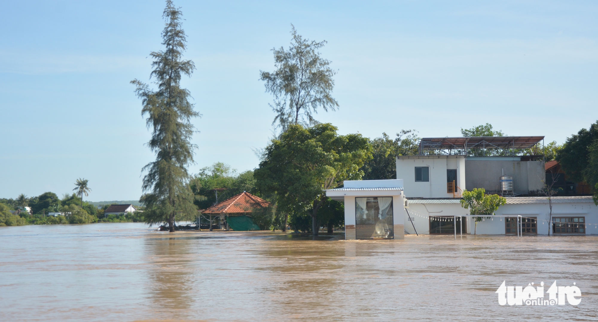 平顺旧区多地仍被洪水深淹