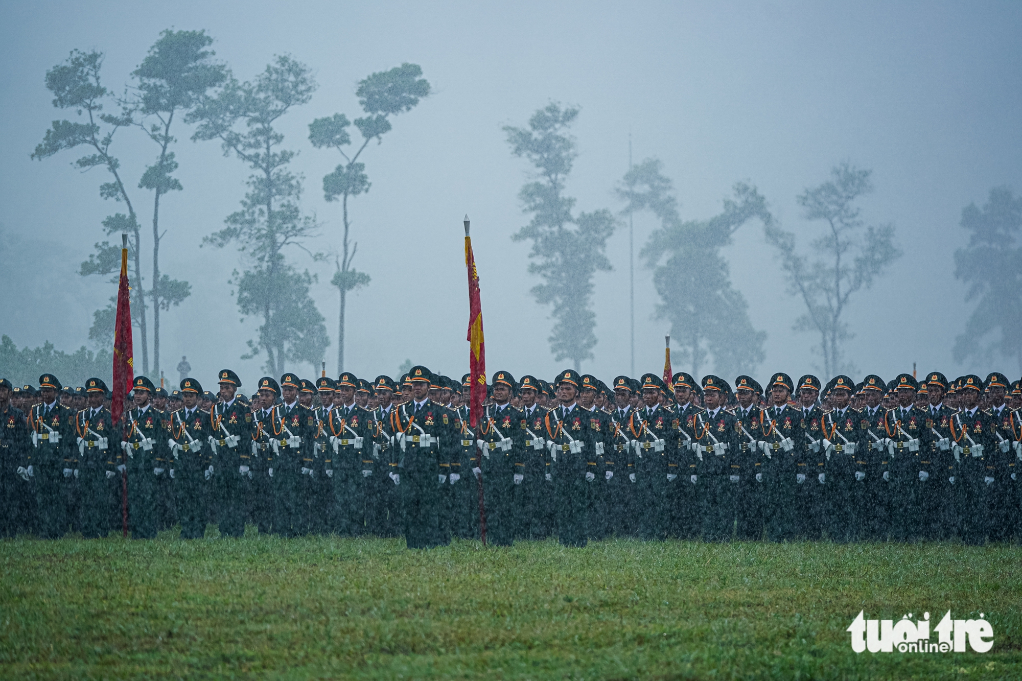 16,000名官兵在雨中参加阅兵总排练