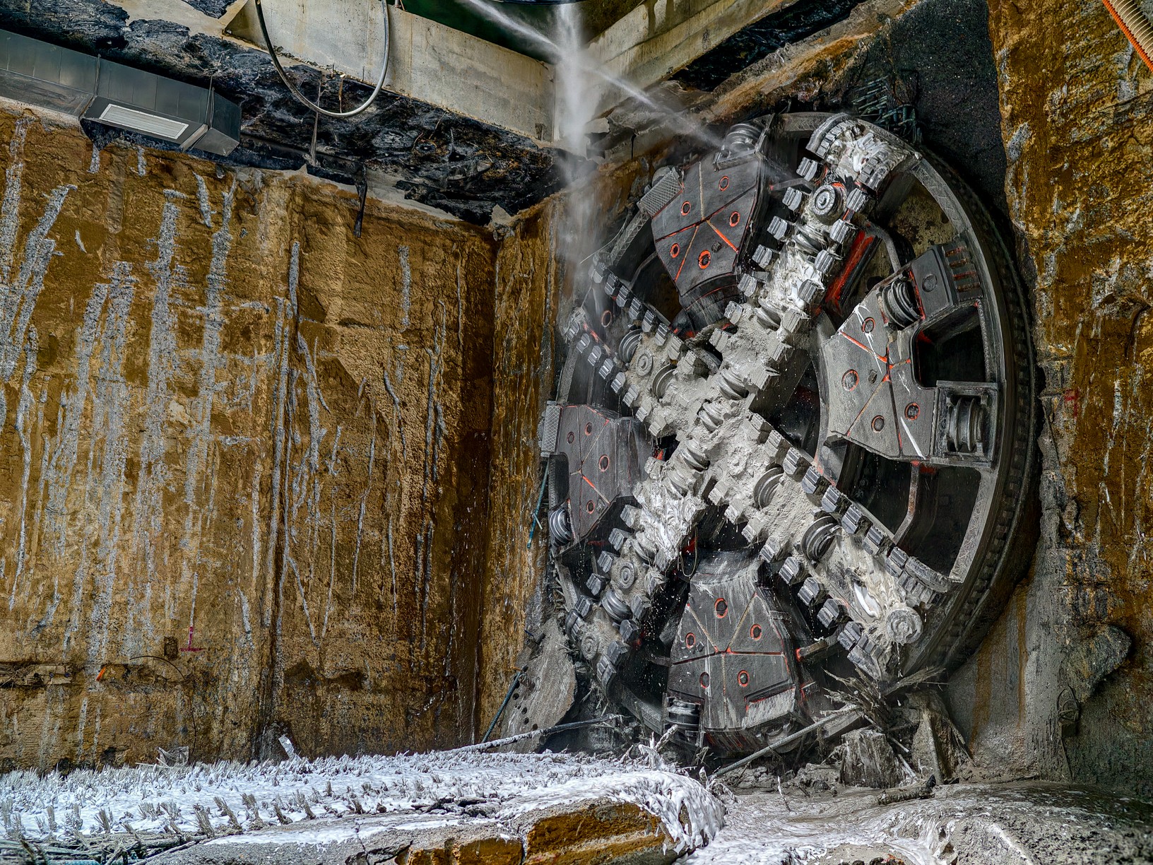 地铁3号线项目'神速'盾构机已抵达河内站终点