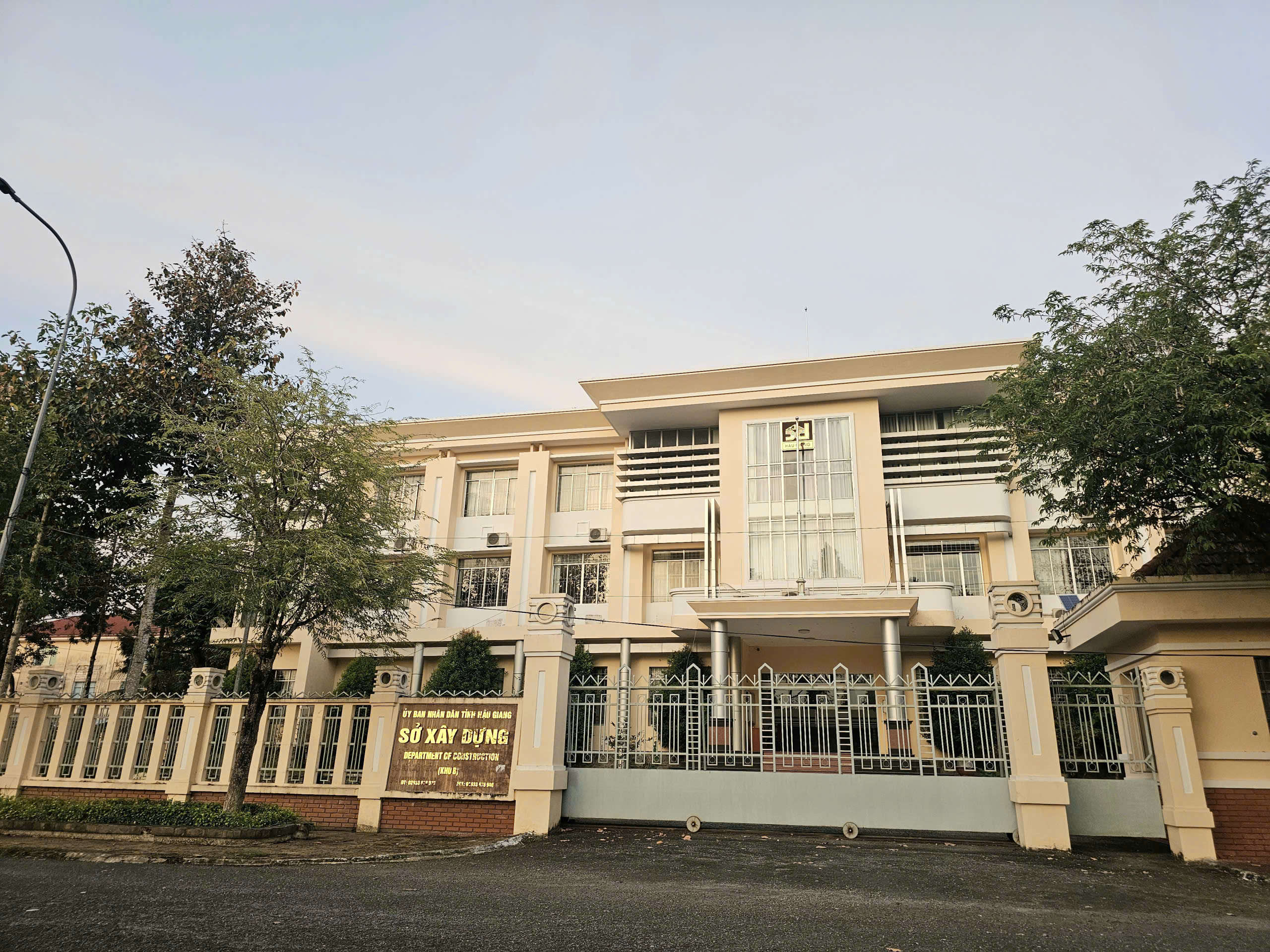 芹苴市成立监督组，负责管理、利用机构调整后的公共办公场所