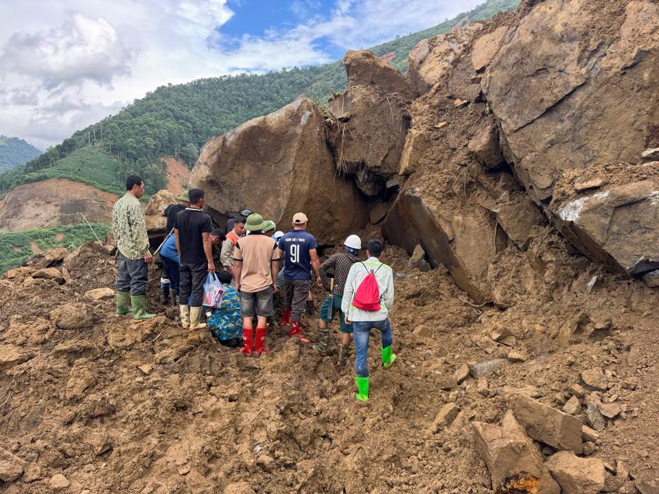 皮卡车与3人神秘失踪：在滑坡土石堆下发现汽车