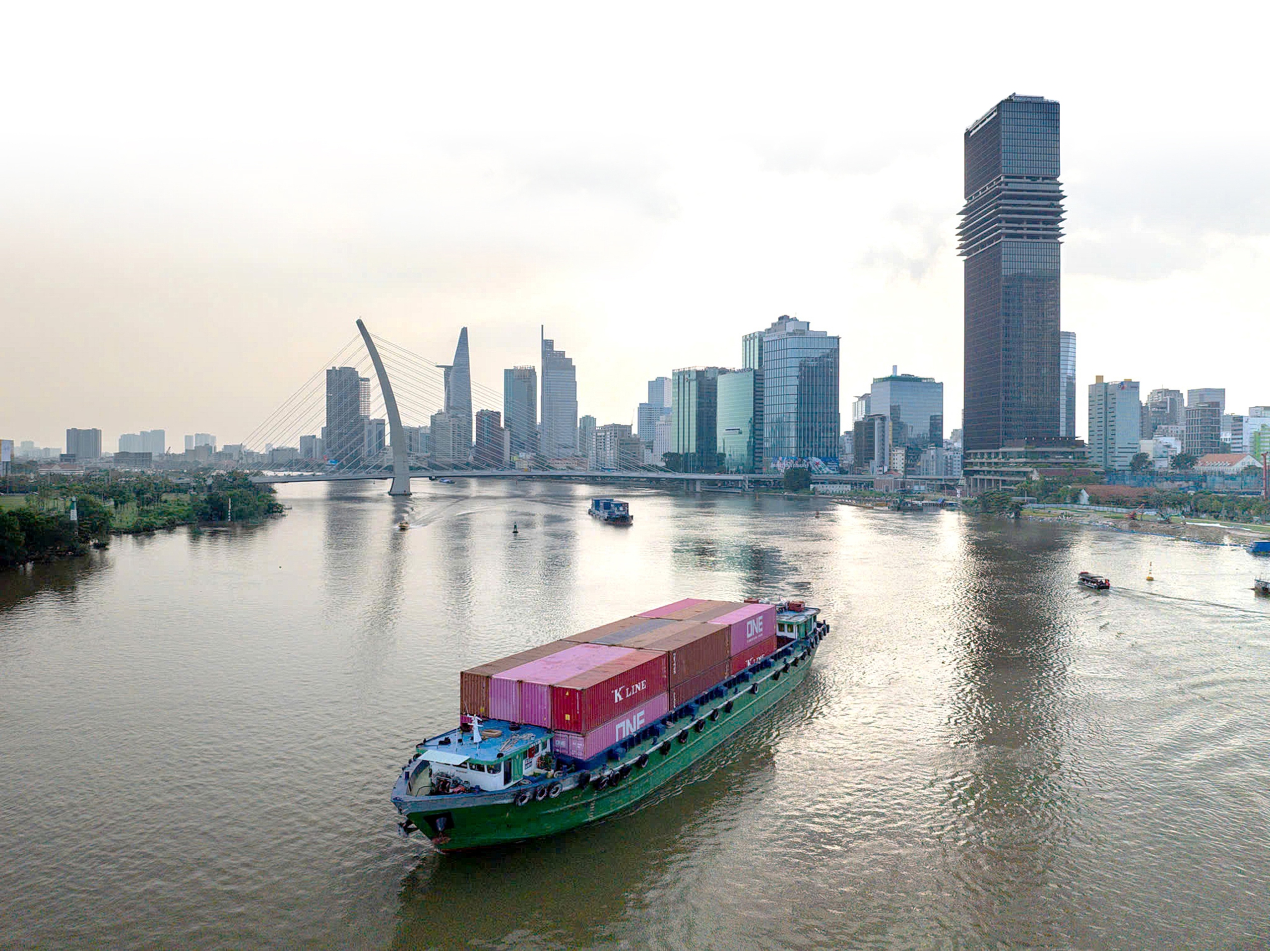 机制必须开放，以实现'内部足够通畅，外部足够宽松'，以发展河内、胡志明市、岘港