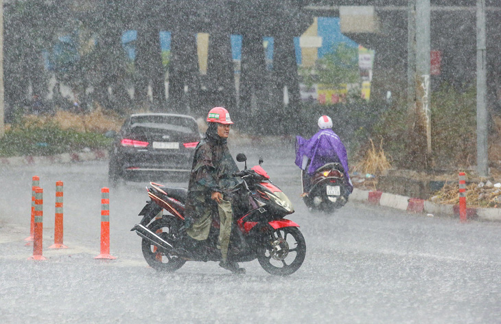 今天8月9日天气：北部白天晴朗，夜间因风暴有大雨，南部持续降雨