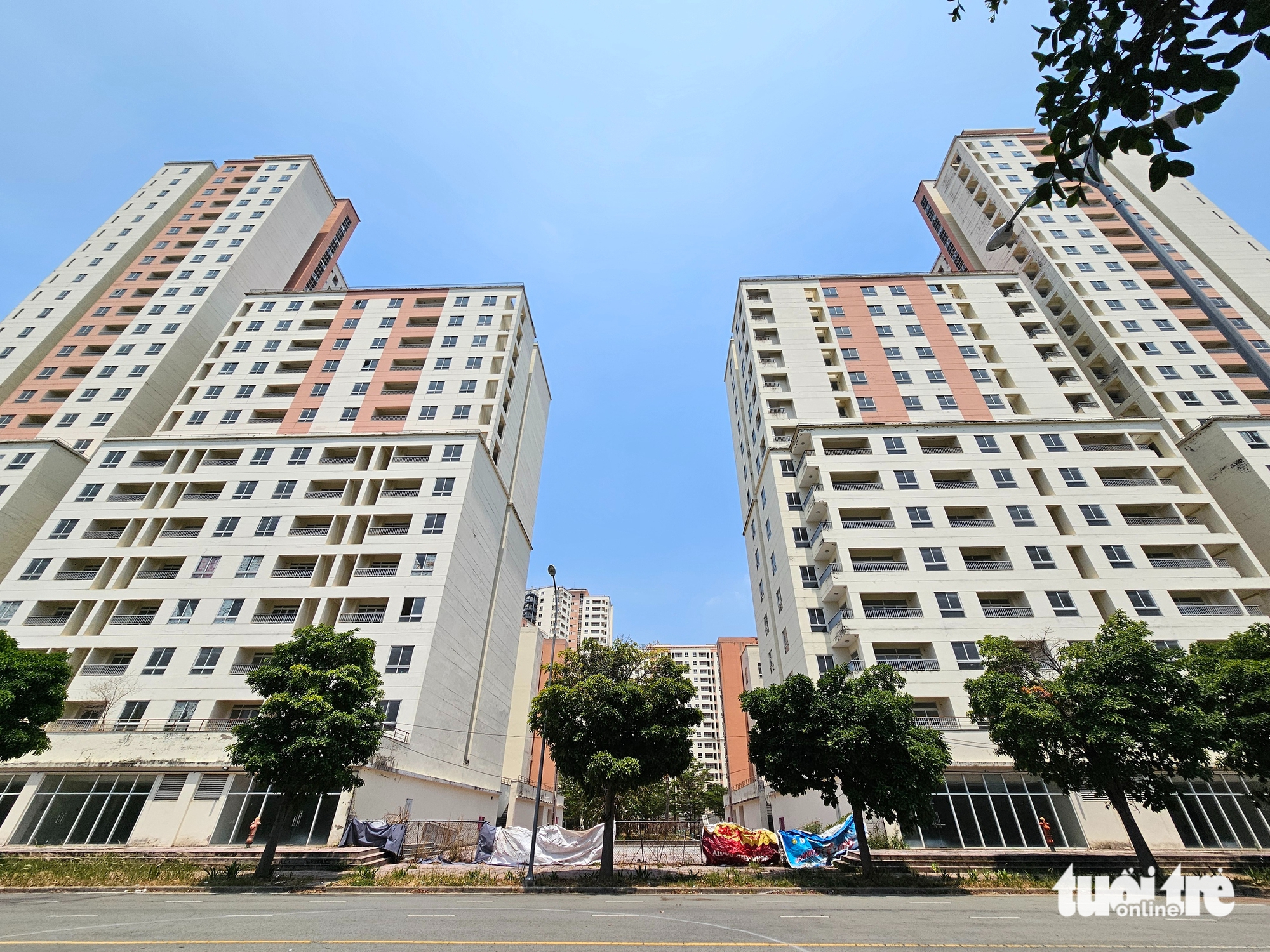 位于'黄金地段'守添的约3800套安置房现状即将拍卖
