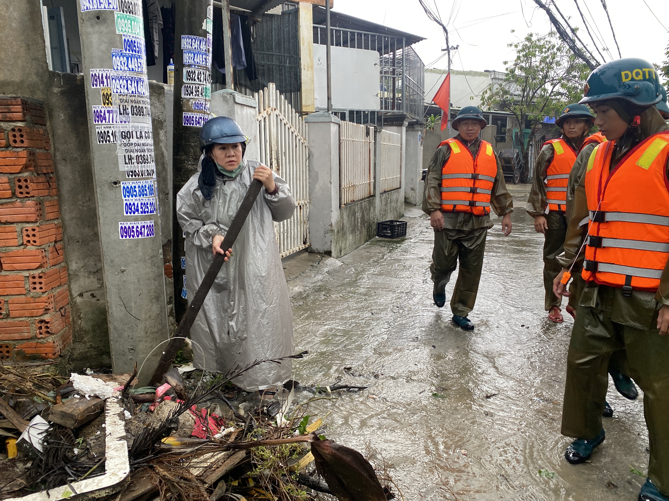 抗击Bualoi台风：河静省禁止出海，开始疏散居民；29,000名士兵待命出发
