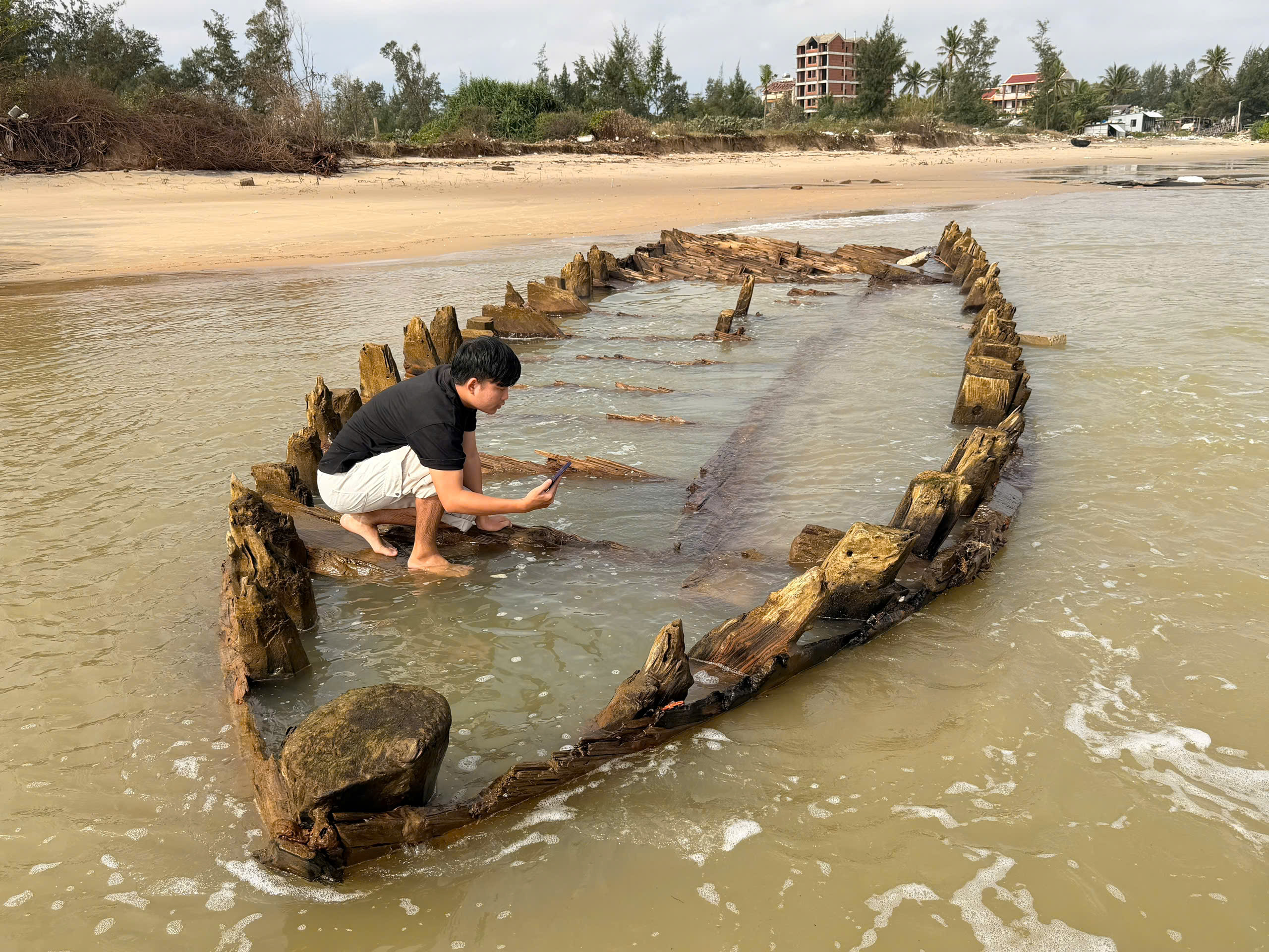 失踪数月后，会安古船在13号台风后完好无损地意外浮出水面