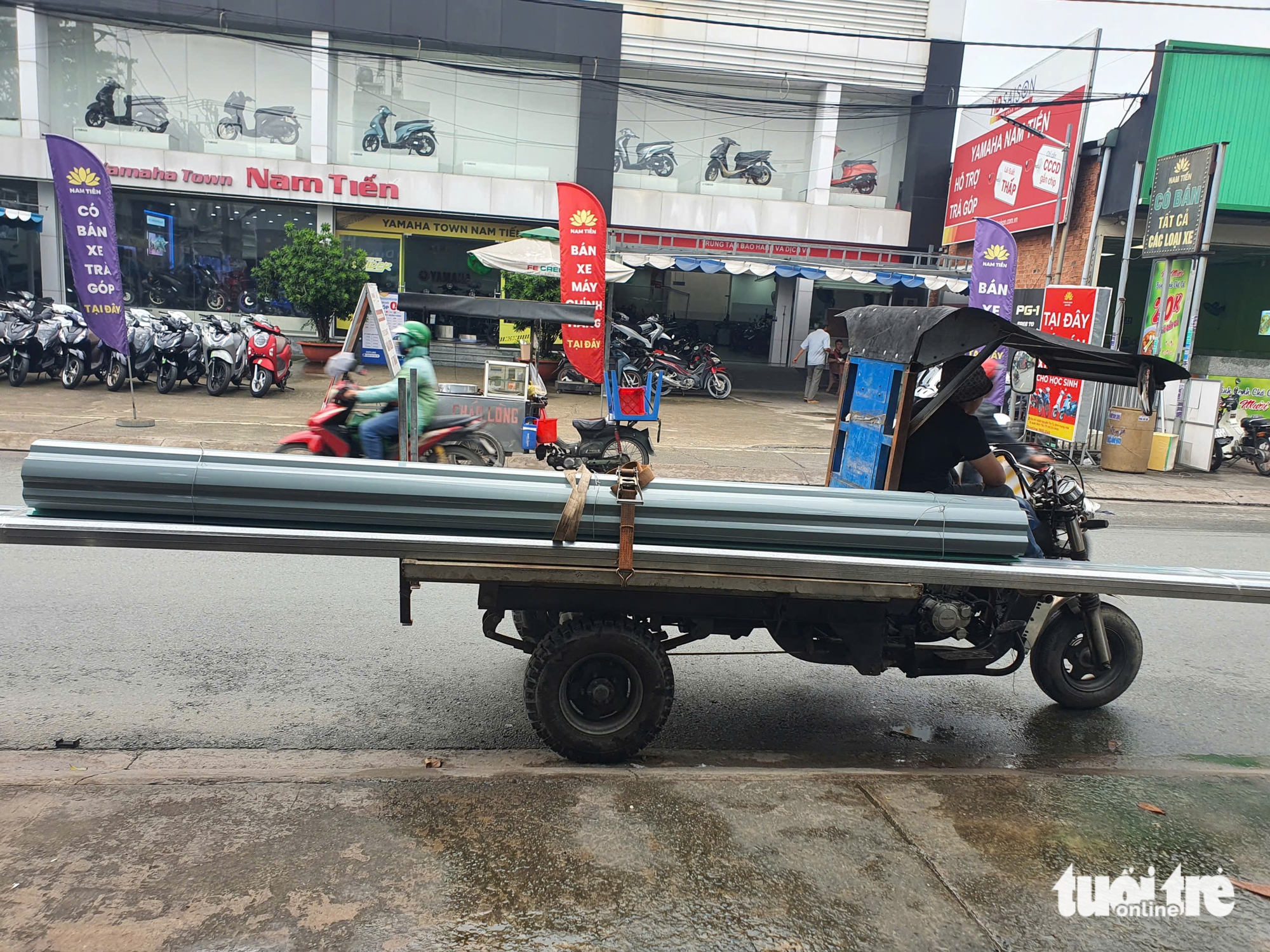 胡志明市交警出动处理三轮车、自制车，确保城市秩序