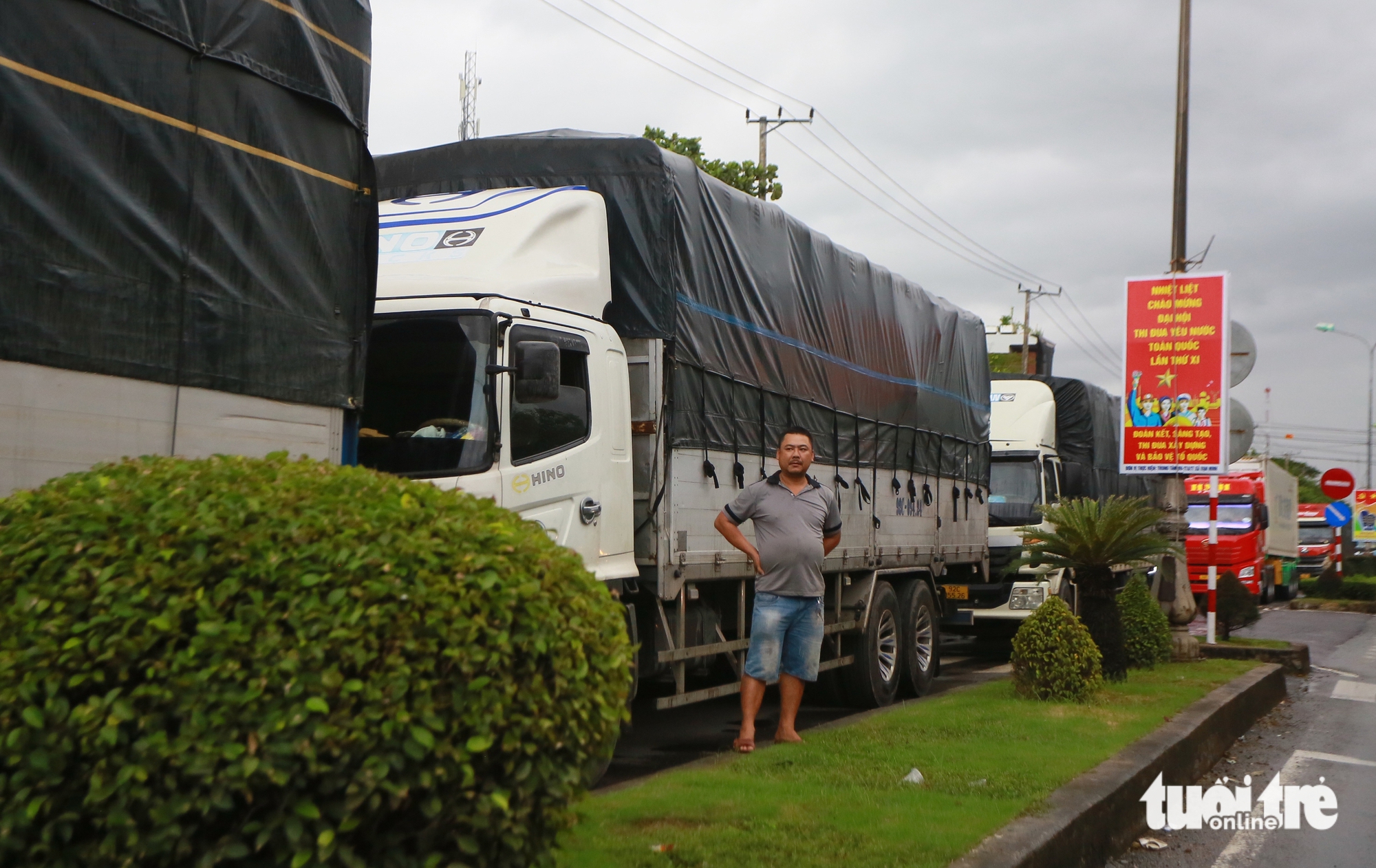 国道1号线上从庆和省前往富安旧方向的30公里交通堵塞开始缓解