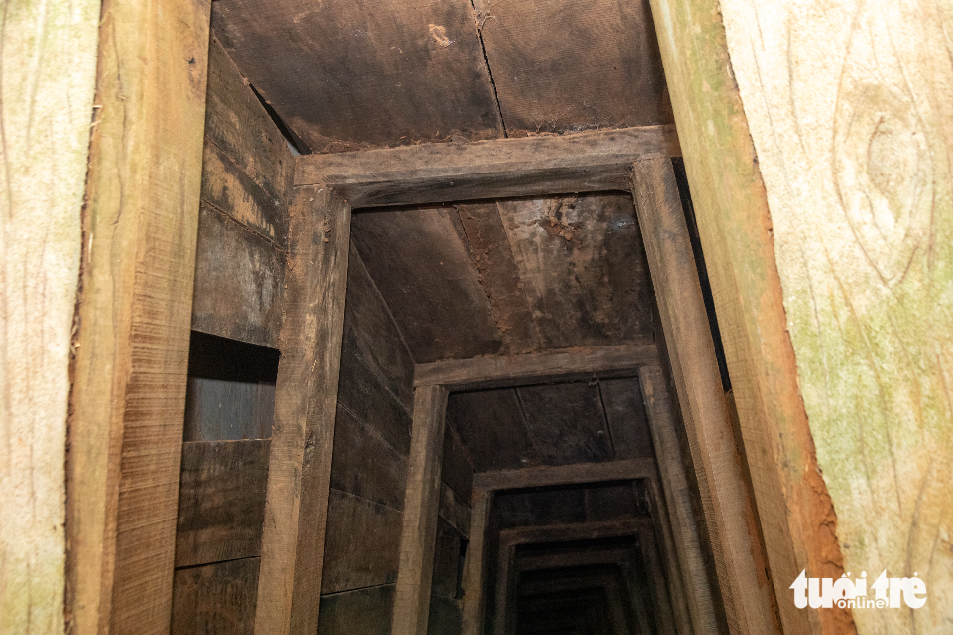 Vịnh Mốc地道'换新装'，游客可走交通壕，钻地道如历史