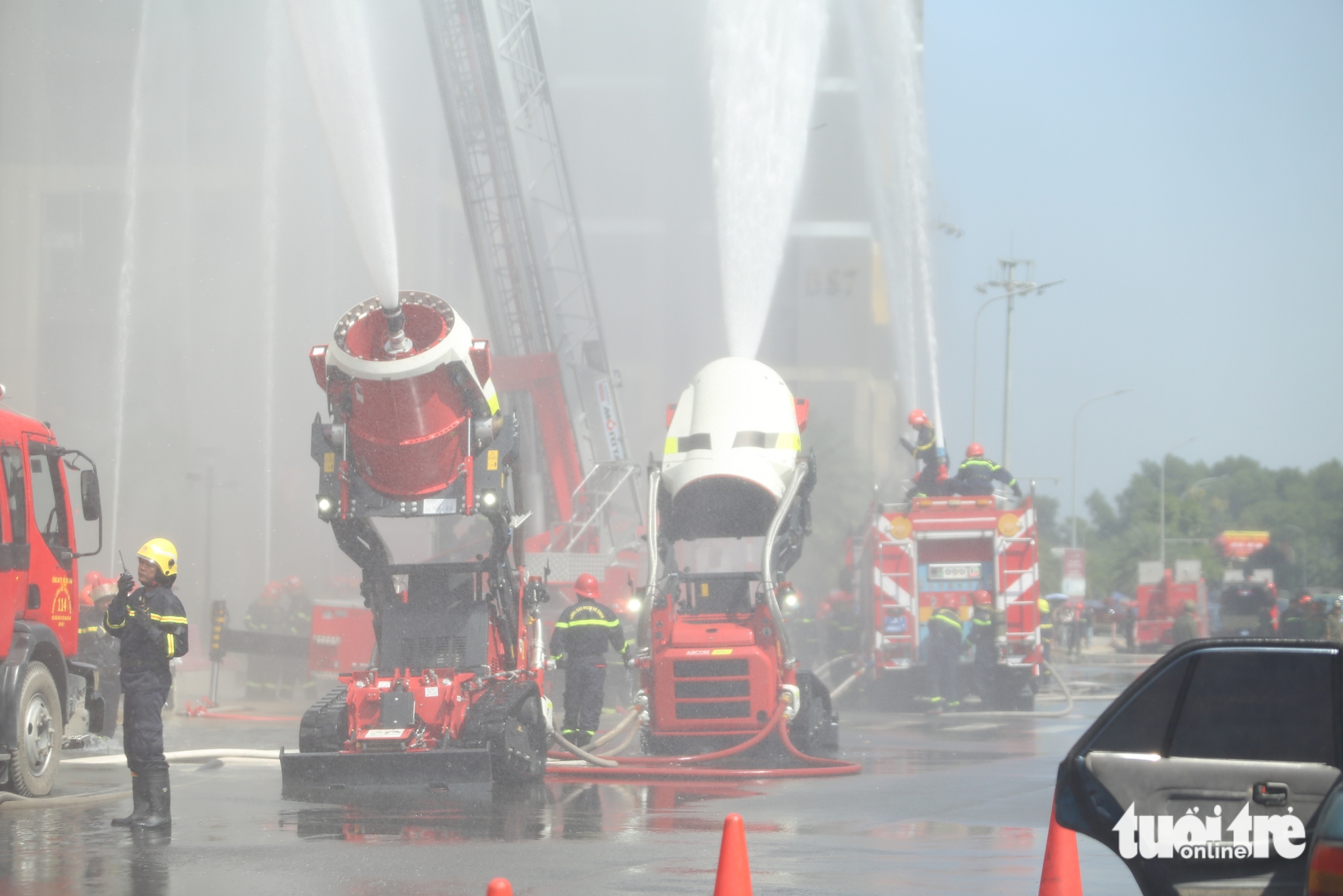 超过3000人在公寓楼进行消防和救援演练