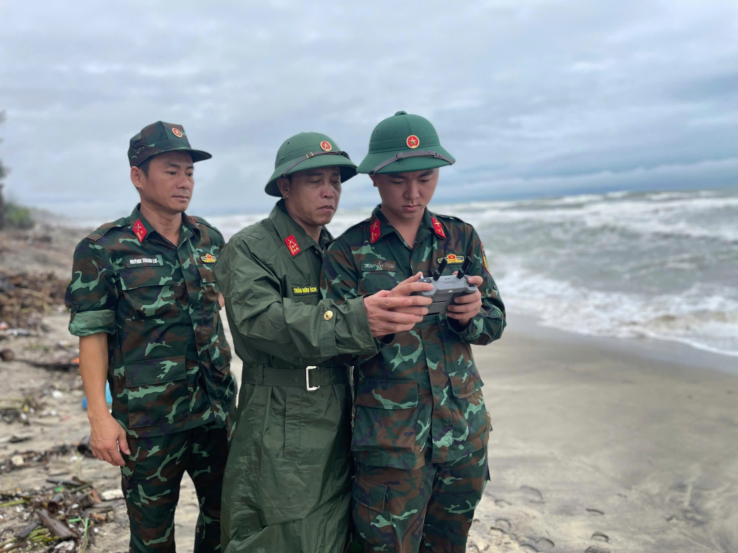 山体滑坡威胁顺化河沿岸500户居民，岘港要求增派第315师部队紧急加固