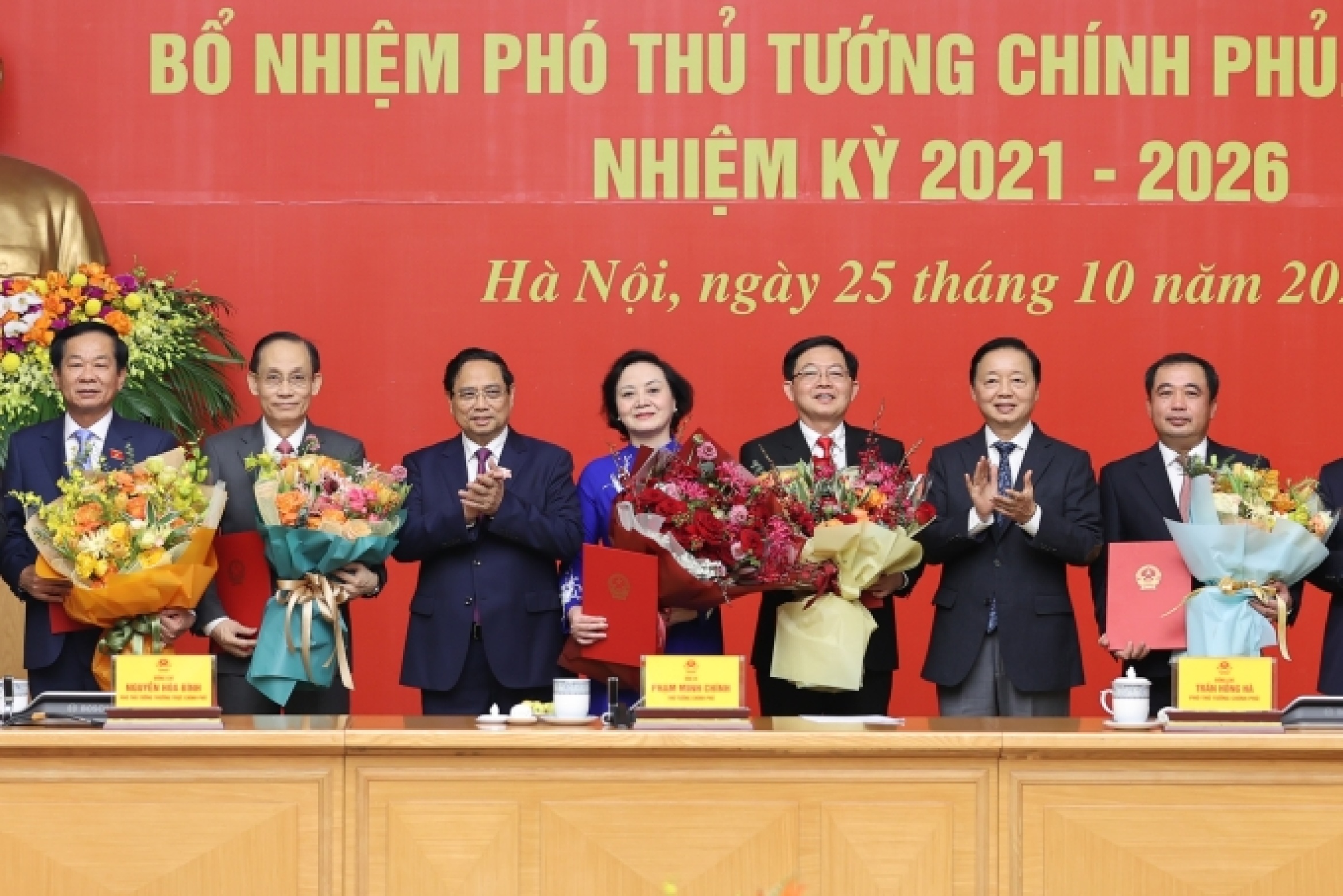 总理:新任副总理和部长均具备胆识与深厚专业能力