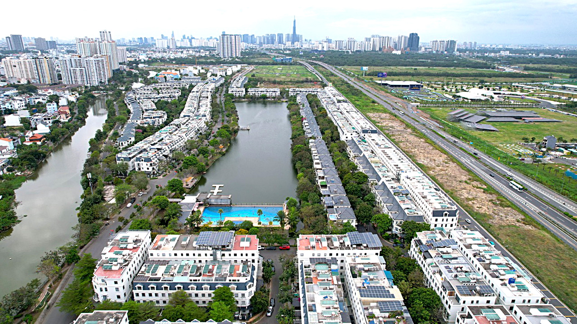 补充土地费用的不合理：购房者承担所有后果