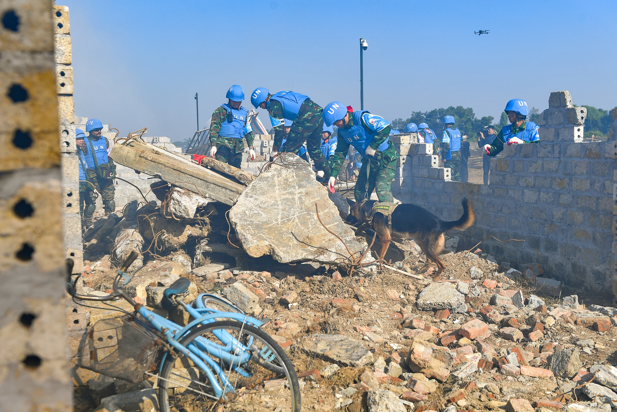 越南与印度进行实地演习，直升机、无人机参与