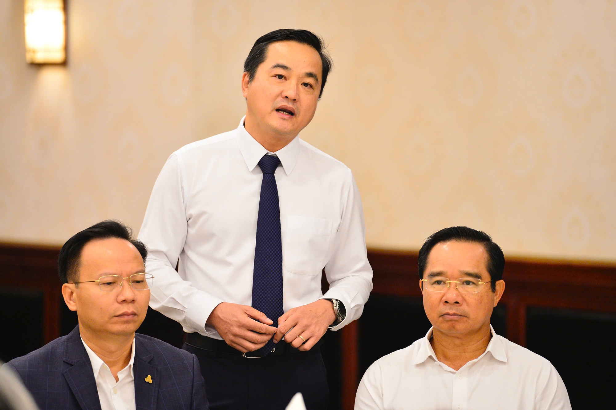胡志明市人民委员会主席与专家共进早餐：期待“越南鸟群”与全球“雄鹰”并肩