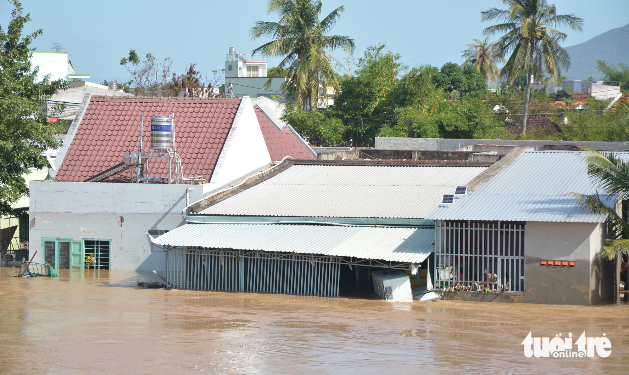 平顺旧区多地仍被洪水深淹