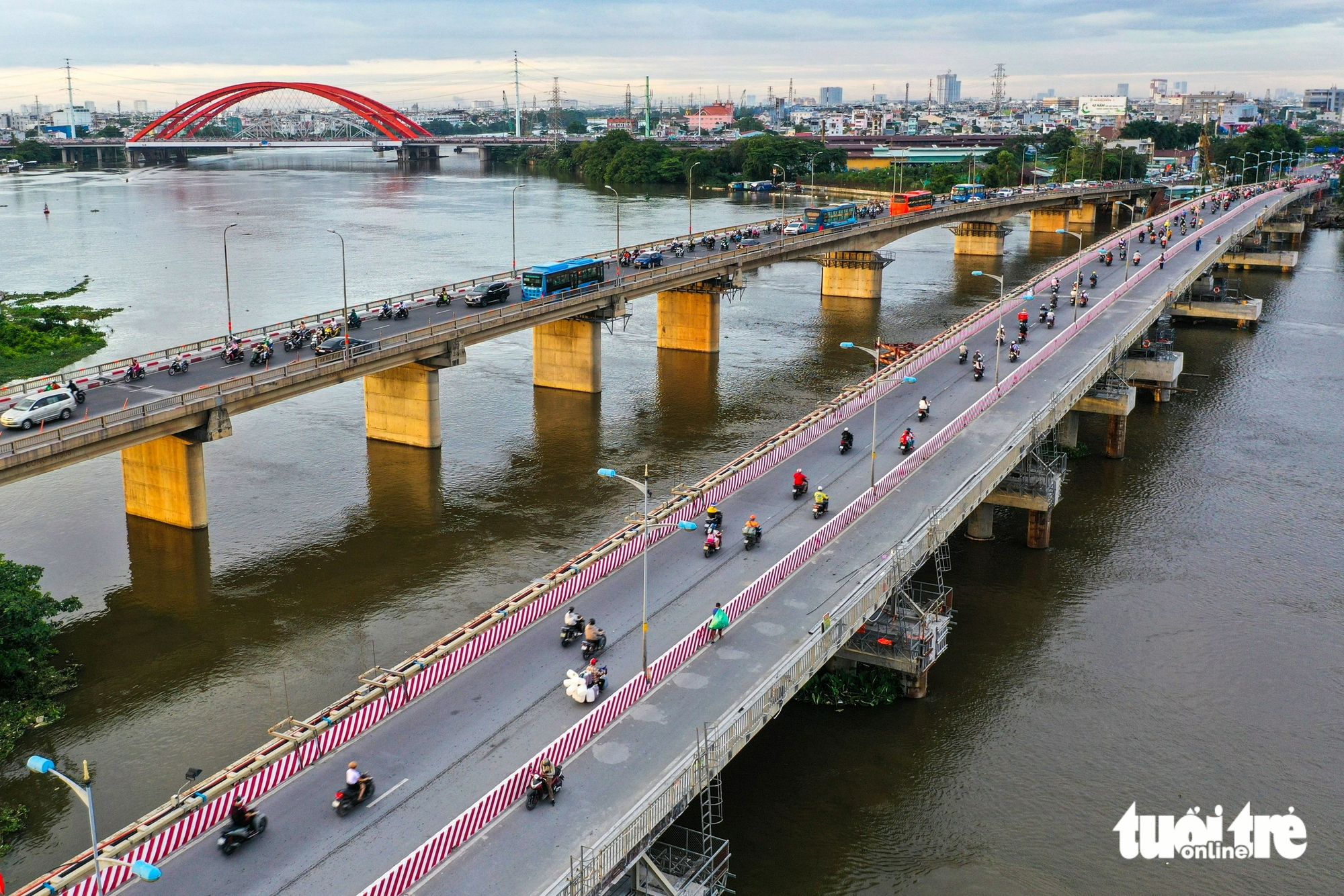 平昭1桥静空提升三个月后的形态，居民因交通拥堵减轻而高兴
