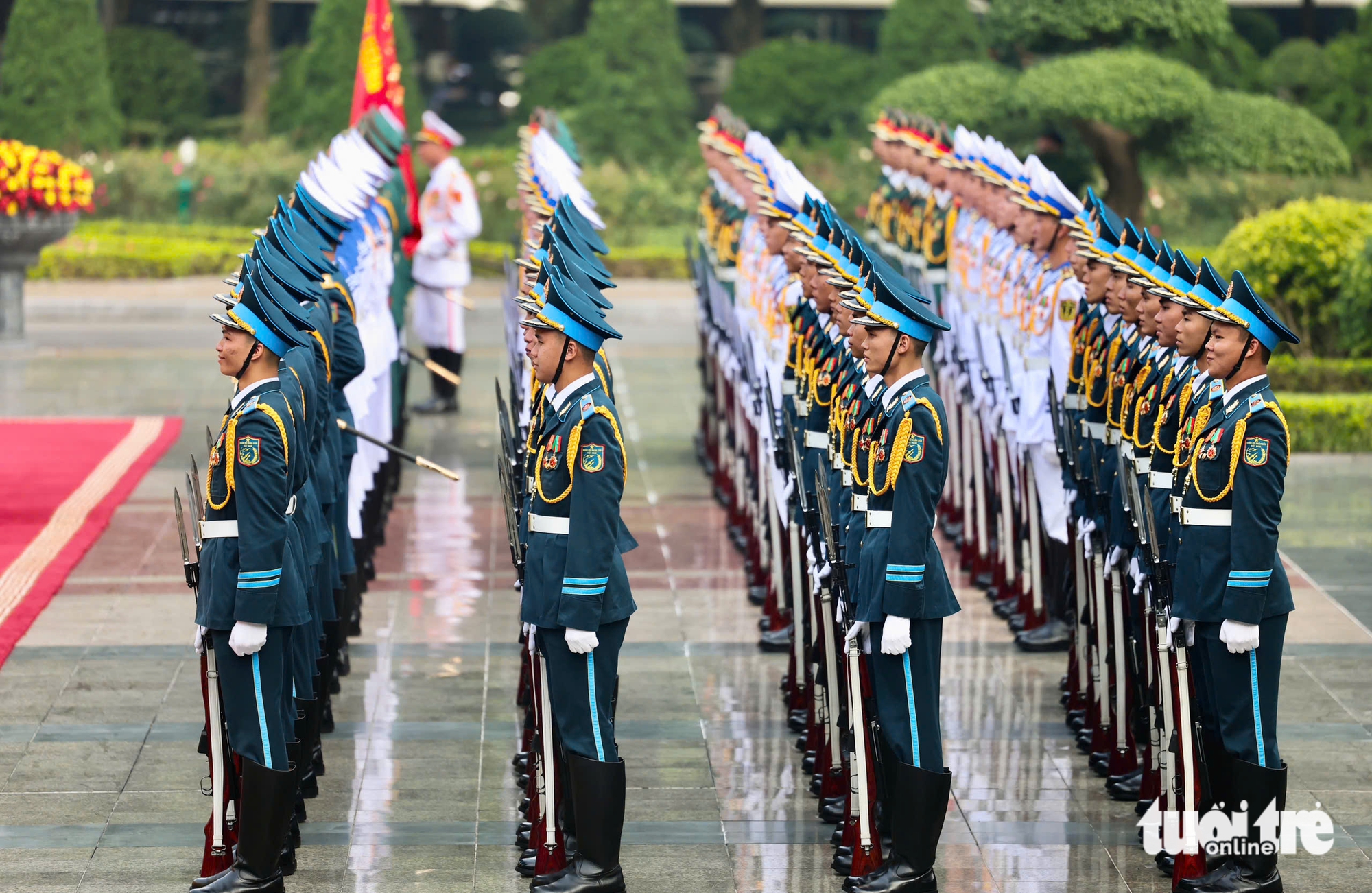 国家主席梁强主持迎接文莱苏丹仪式