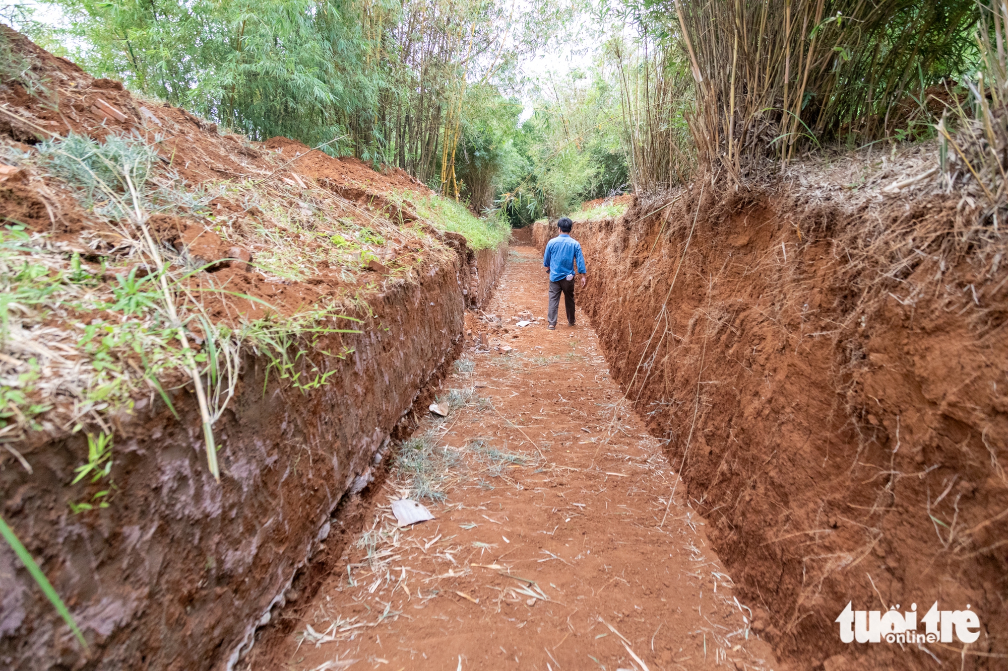 Vịnh Mốc地道'换新装'，游客可走交通壕，钻地道如历史