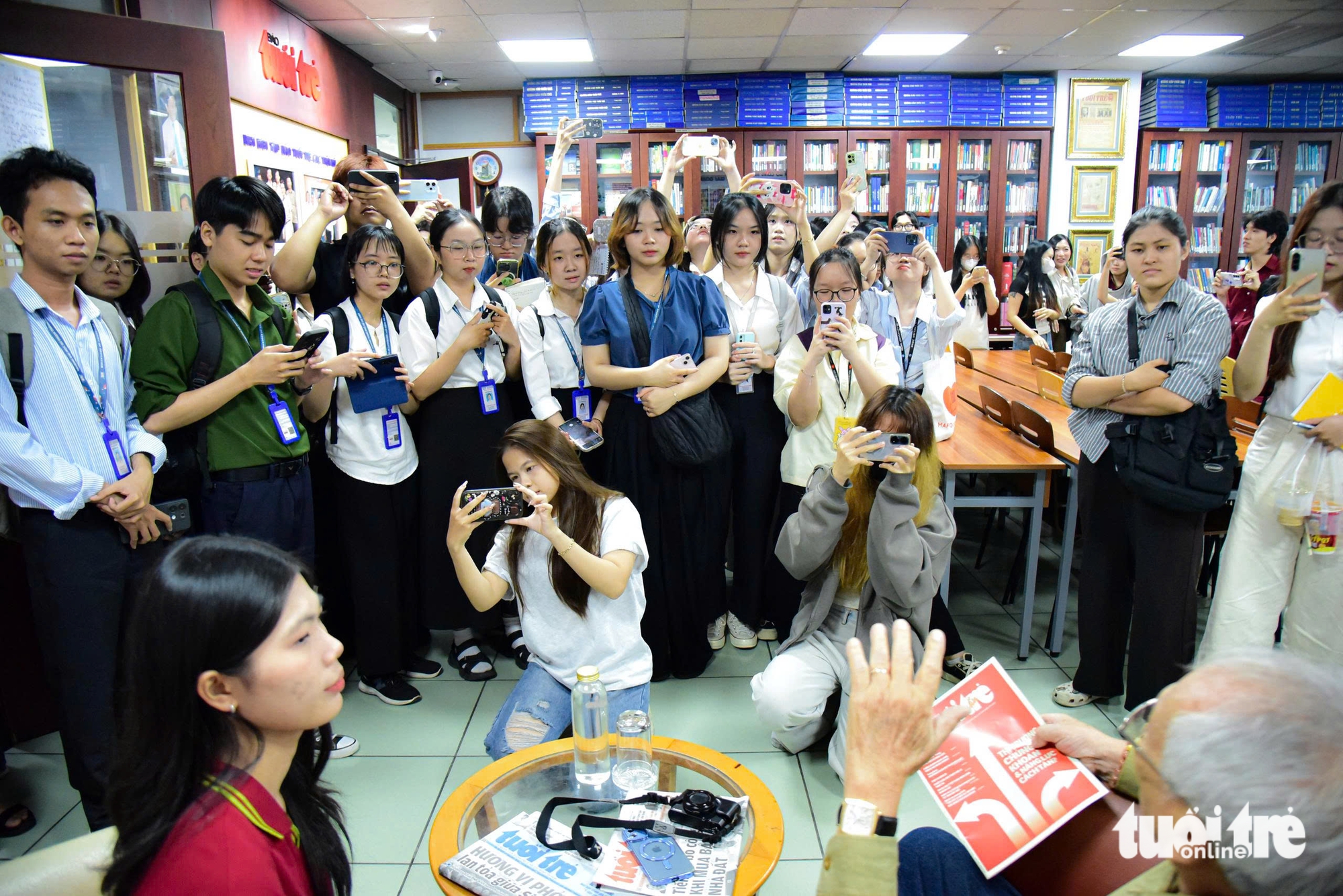 胡志明市师范大学学生了解《青年报》的新闻制作流程
