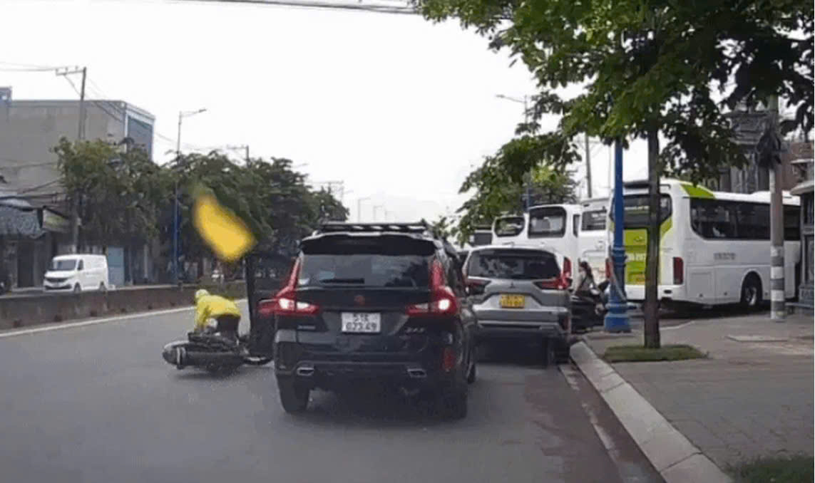 边骑摩托车边打电话，发生碰撞还被迫进行X光、MRI检查，住院治疗