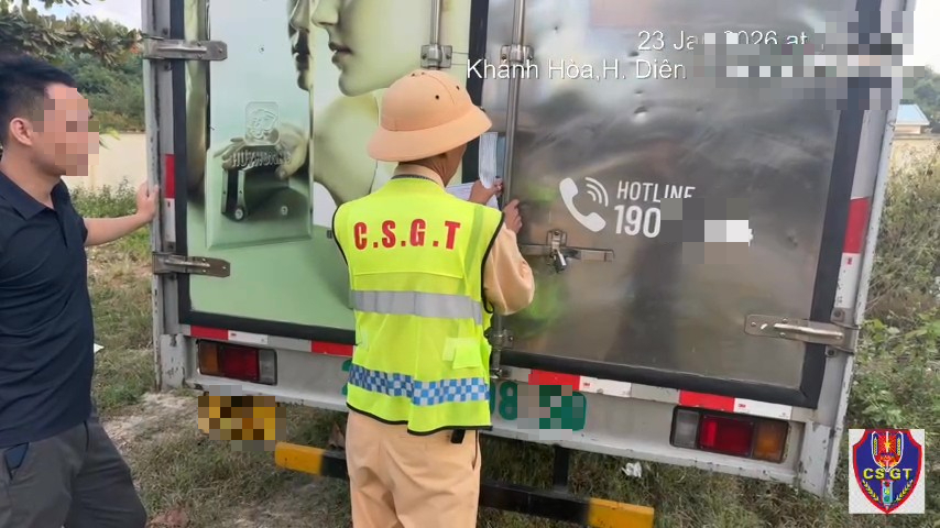 司机和卡车车主因在芽庄-金兰高速公路上违规被罚款高达1.03亿越南盾| 越南中文社｜越南新闻与政策信息中文平台